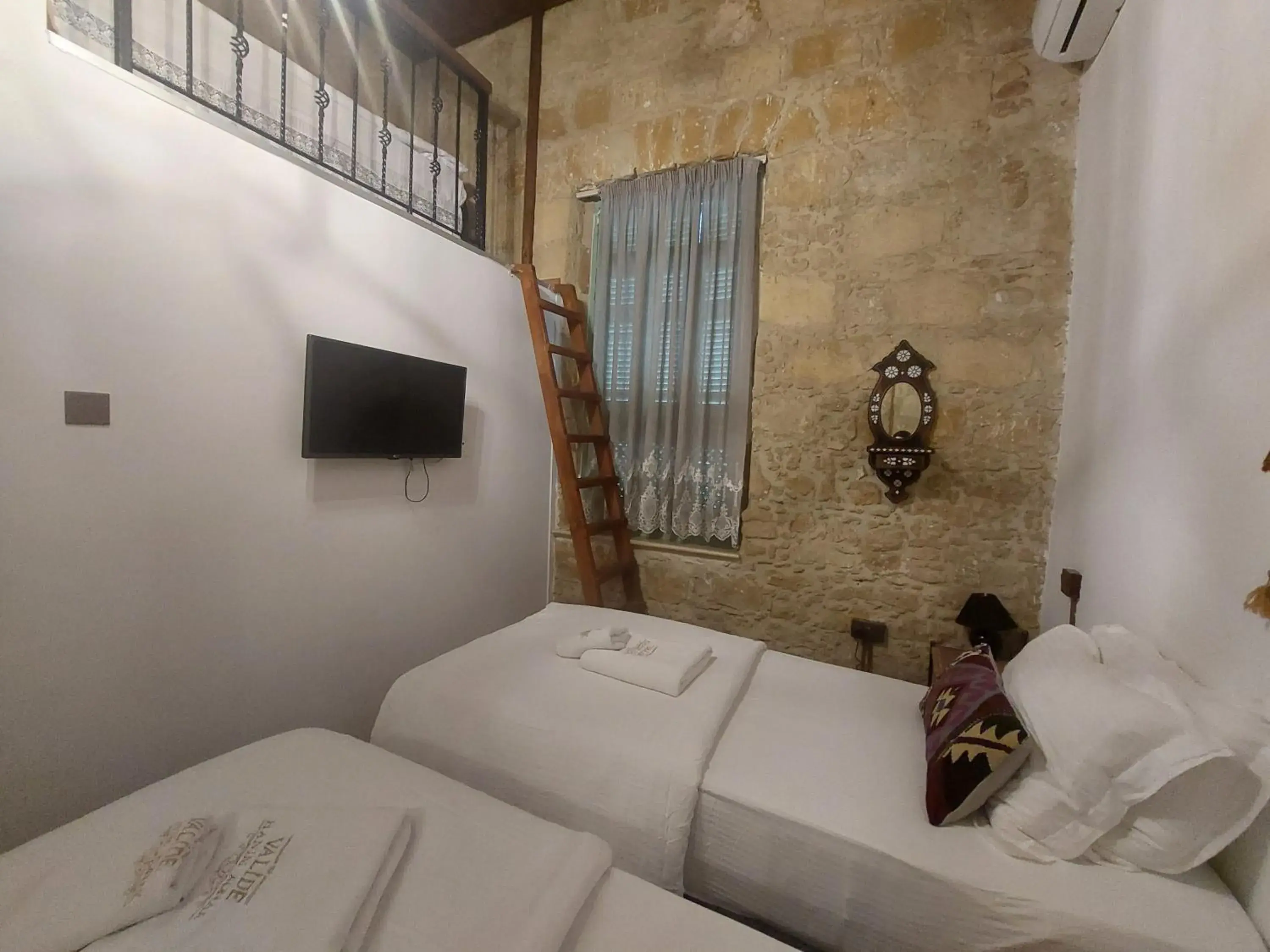 Double or Twin Room - single occupancy in Hotel Valide Hanim Konak Double or Twin Room - single occupancy in Hotel Valide Hanim Konak