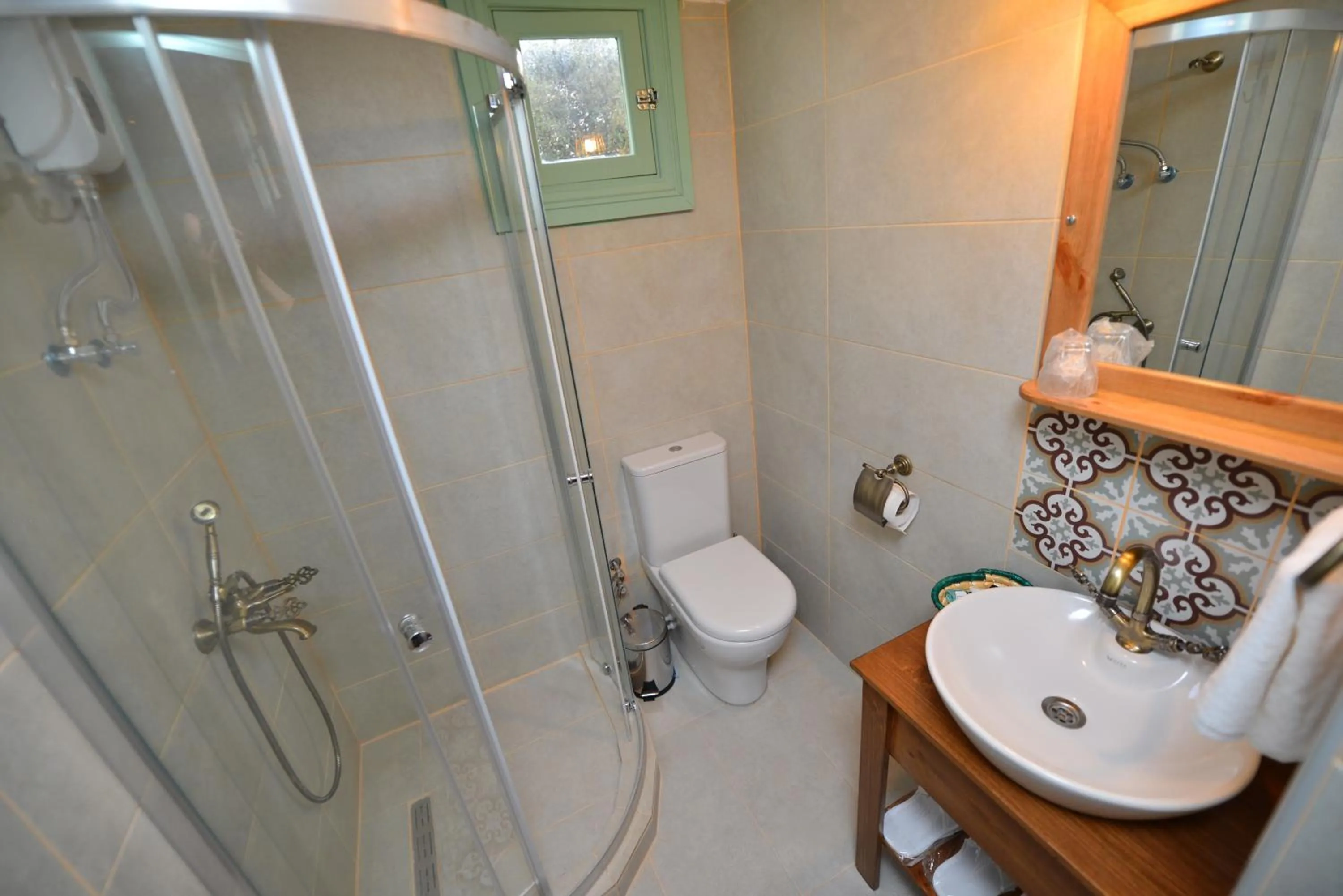 Shower in Hotel Valide Hanim Konak