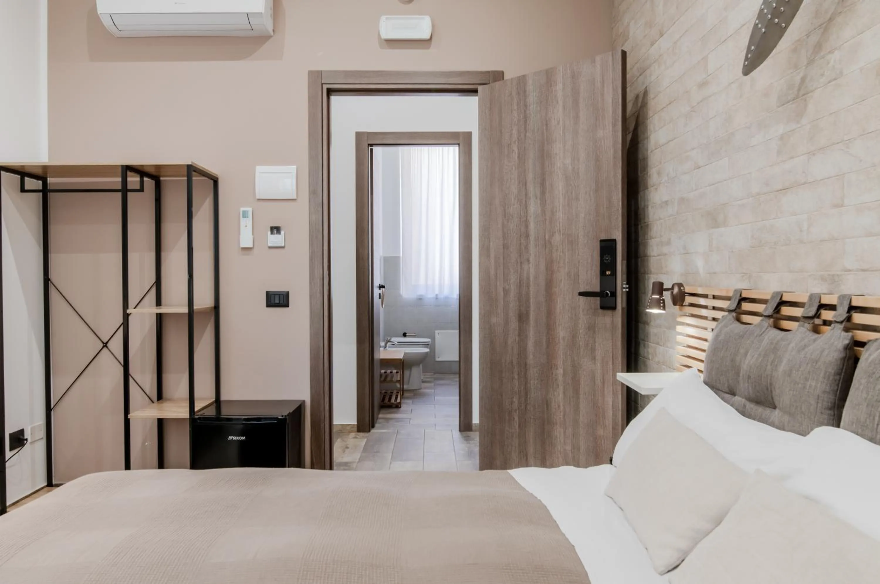 Bedroom, Bed in Panurban Rooms by Wonderful Italy
