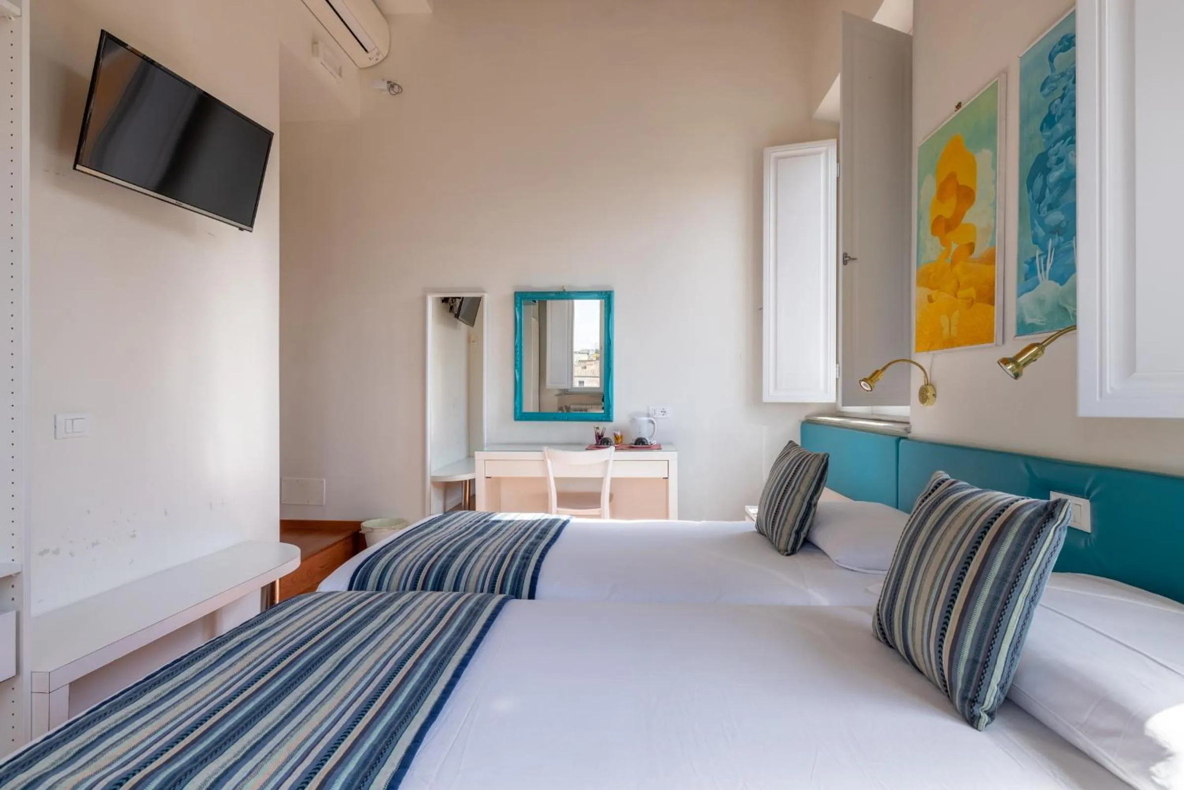 Bedroom, Bed in Temple View FCollection Superior Relais