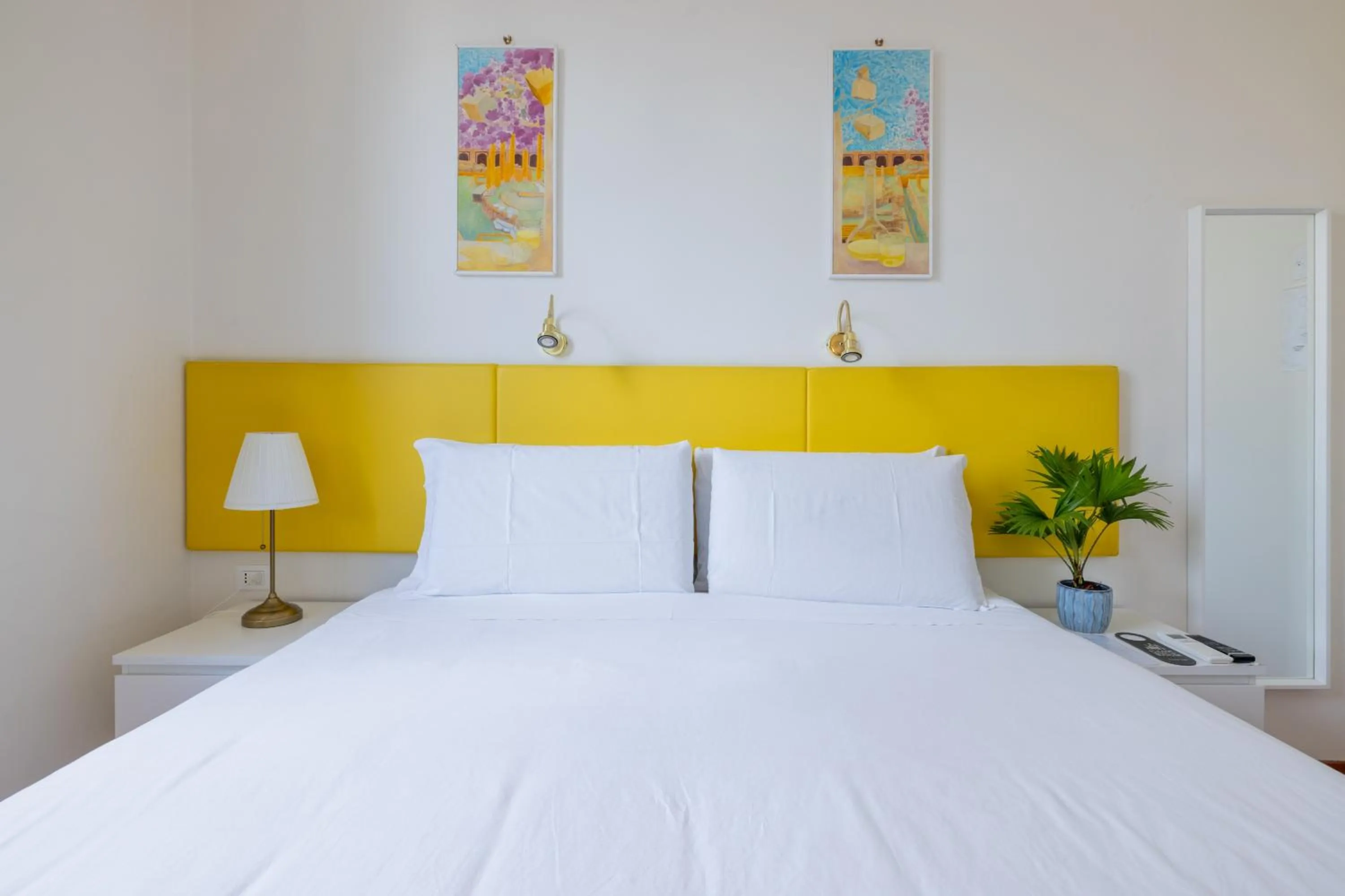 Bedroom, Bed in Temple View FCollection Superior Relais