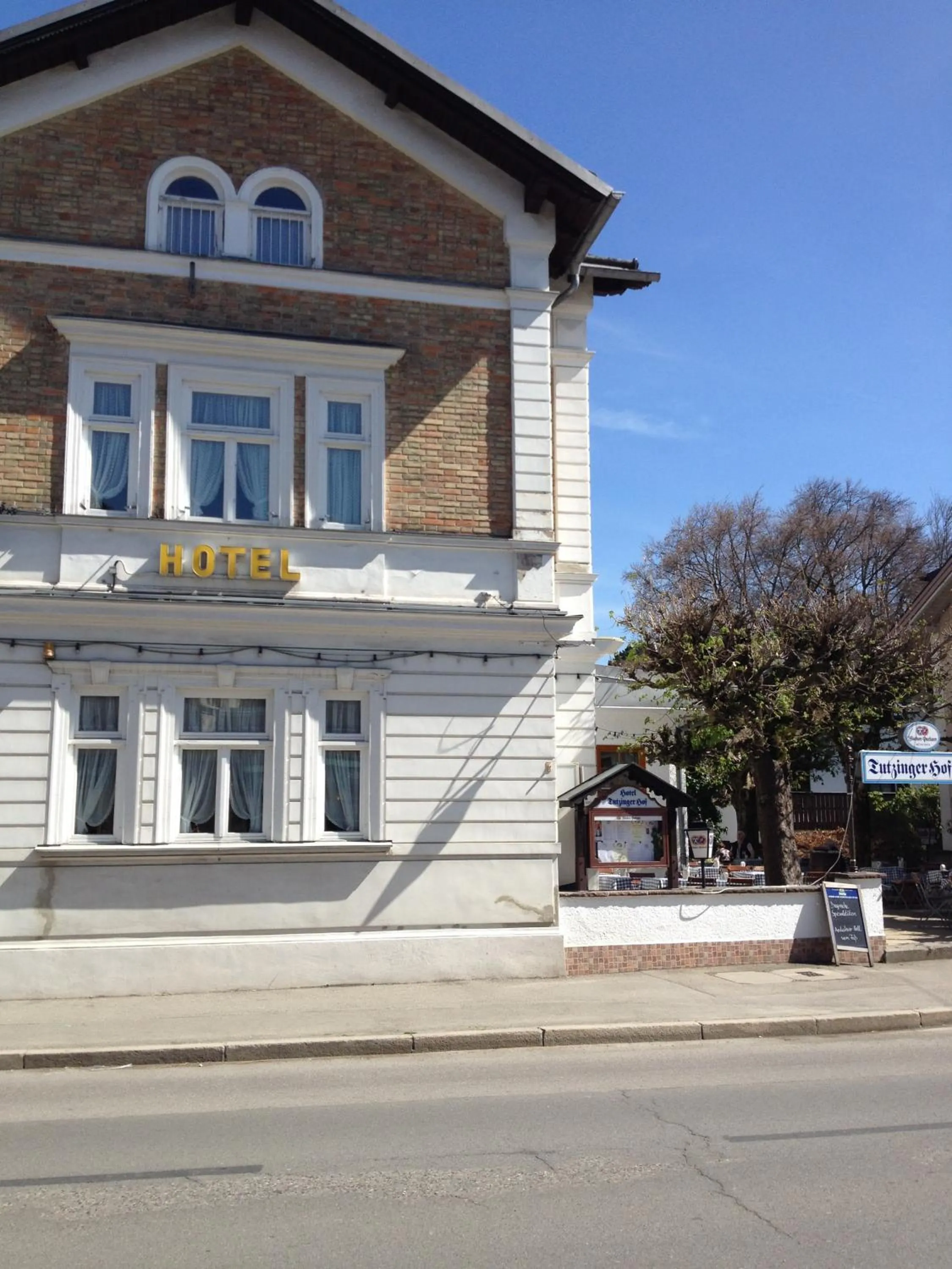 Facade/entrance in Tutzinger Hof
