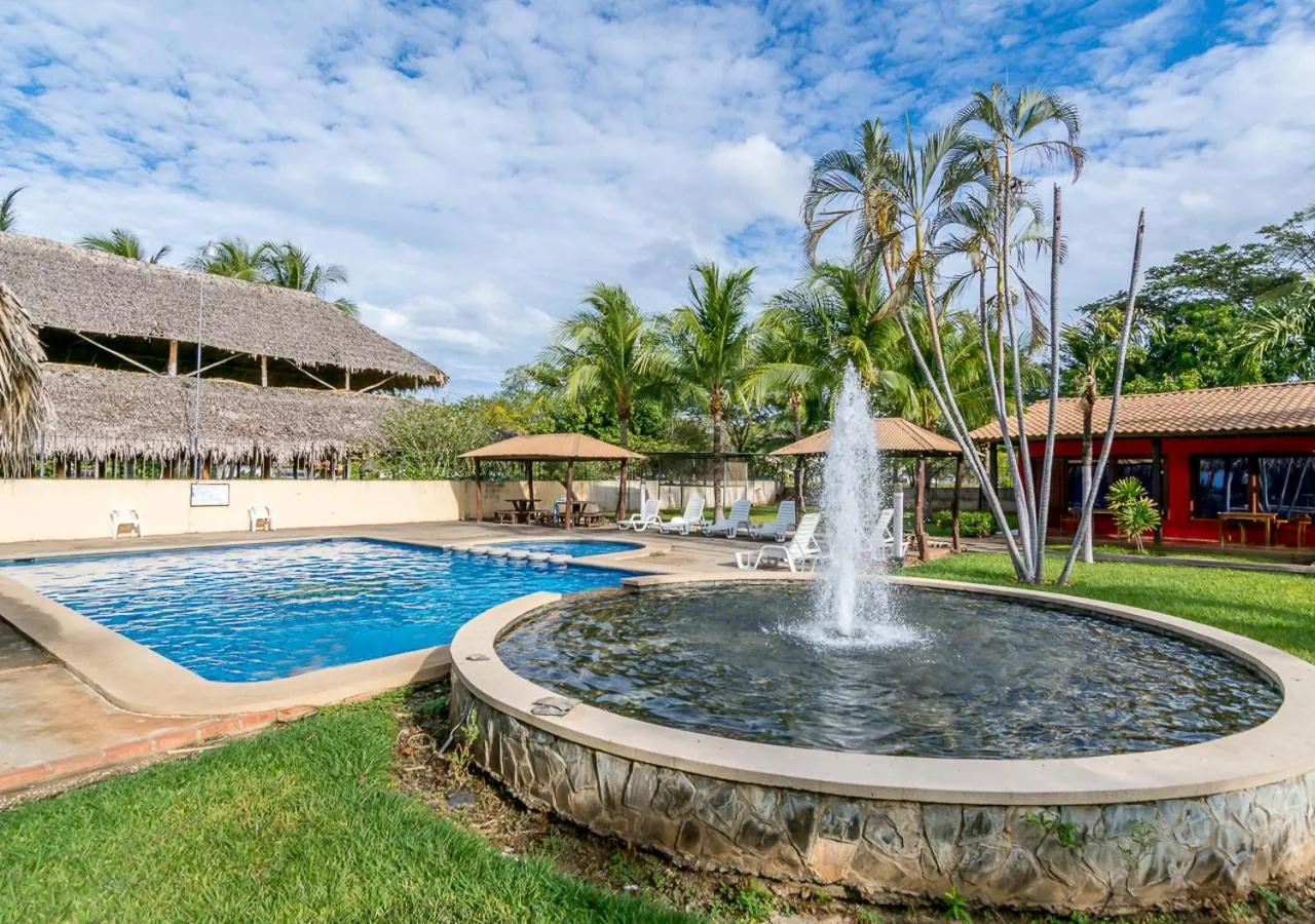 Swimming pool in Hotel Guanacaste Lodge
