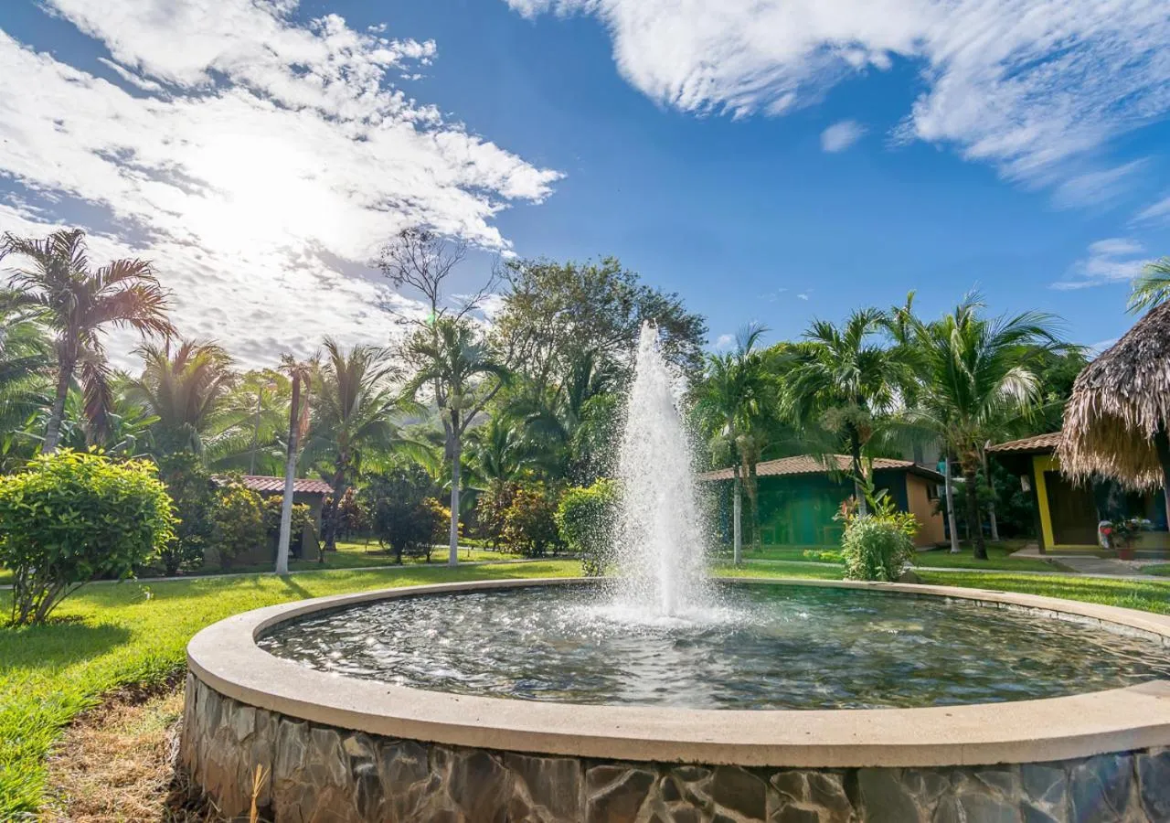 Swimming pool in Hotel Guanacaste Lodge