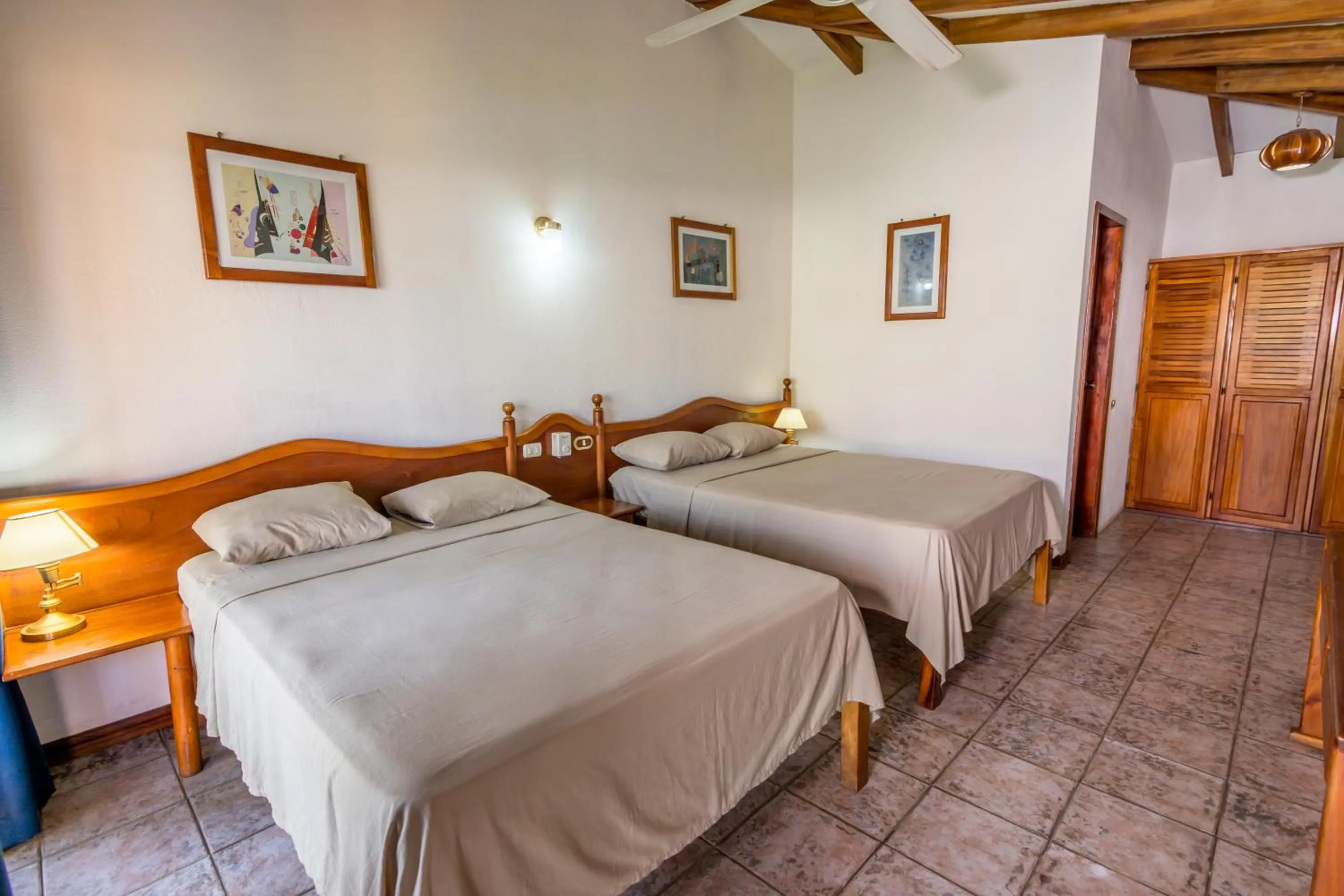 Photo of the whole room, Bed in Hotel Guanacaste Lodge