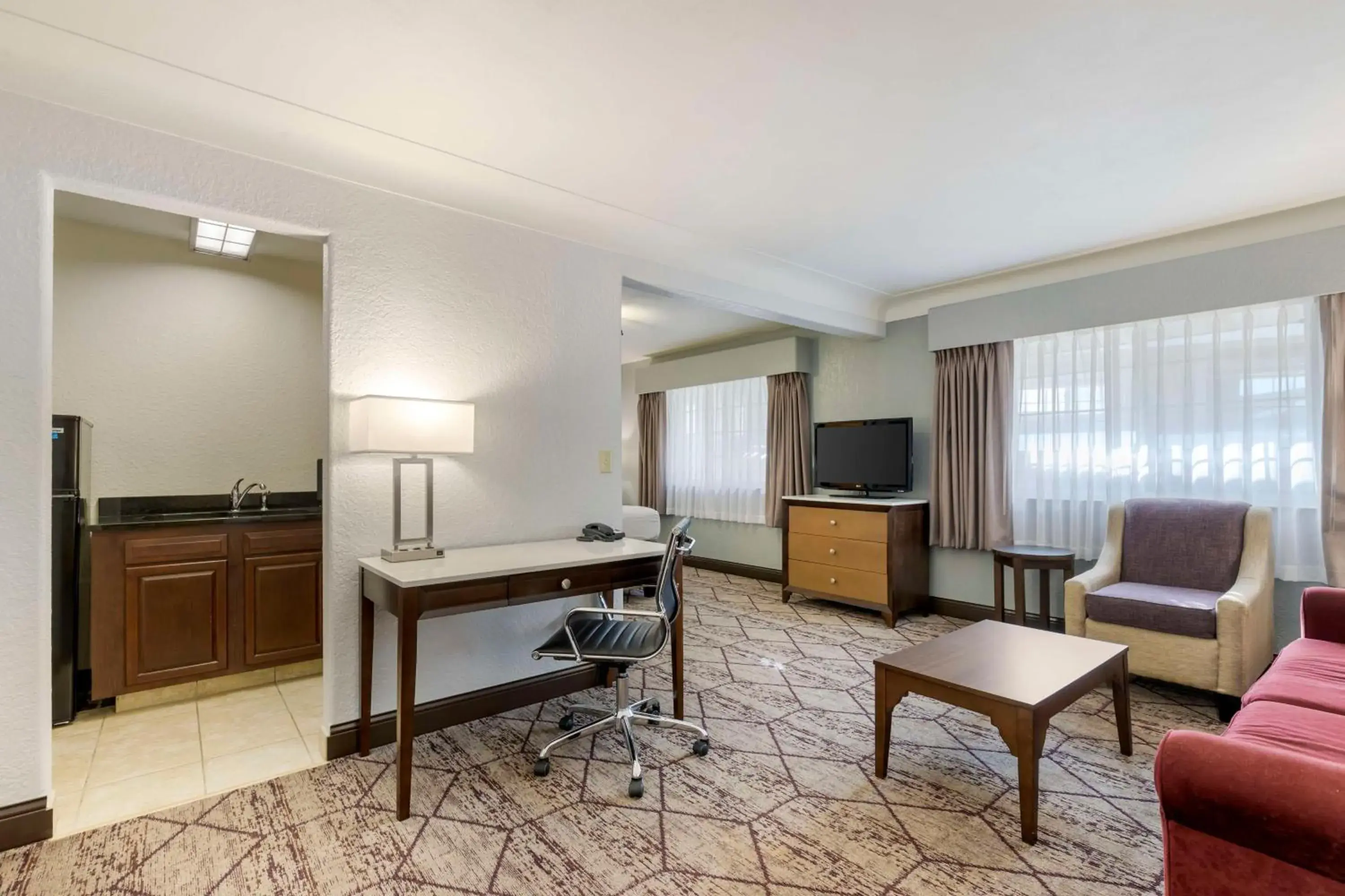 Large Queen Room with Sofa Bed and Kitchenette- Non-smoking in Best Western Plus Longbranch Hotel & Convention Center Large Queen Room with Sofa Bed and Kitchenette- Non-smoking in Best Western Plus Longbranch Hotel & Convention Center