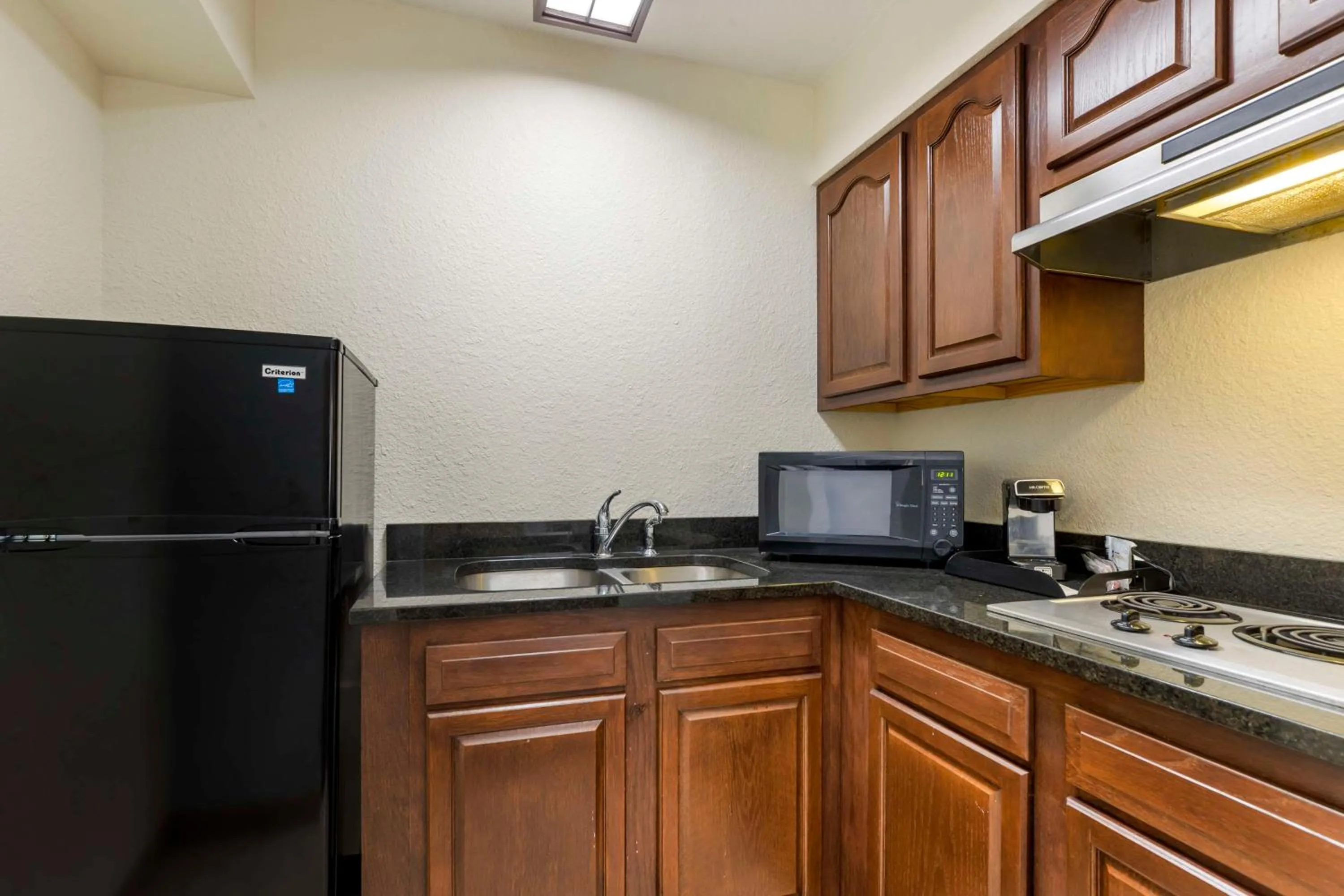 Bedroom in Best Western Plus Longbranch Hotel & Convention Center