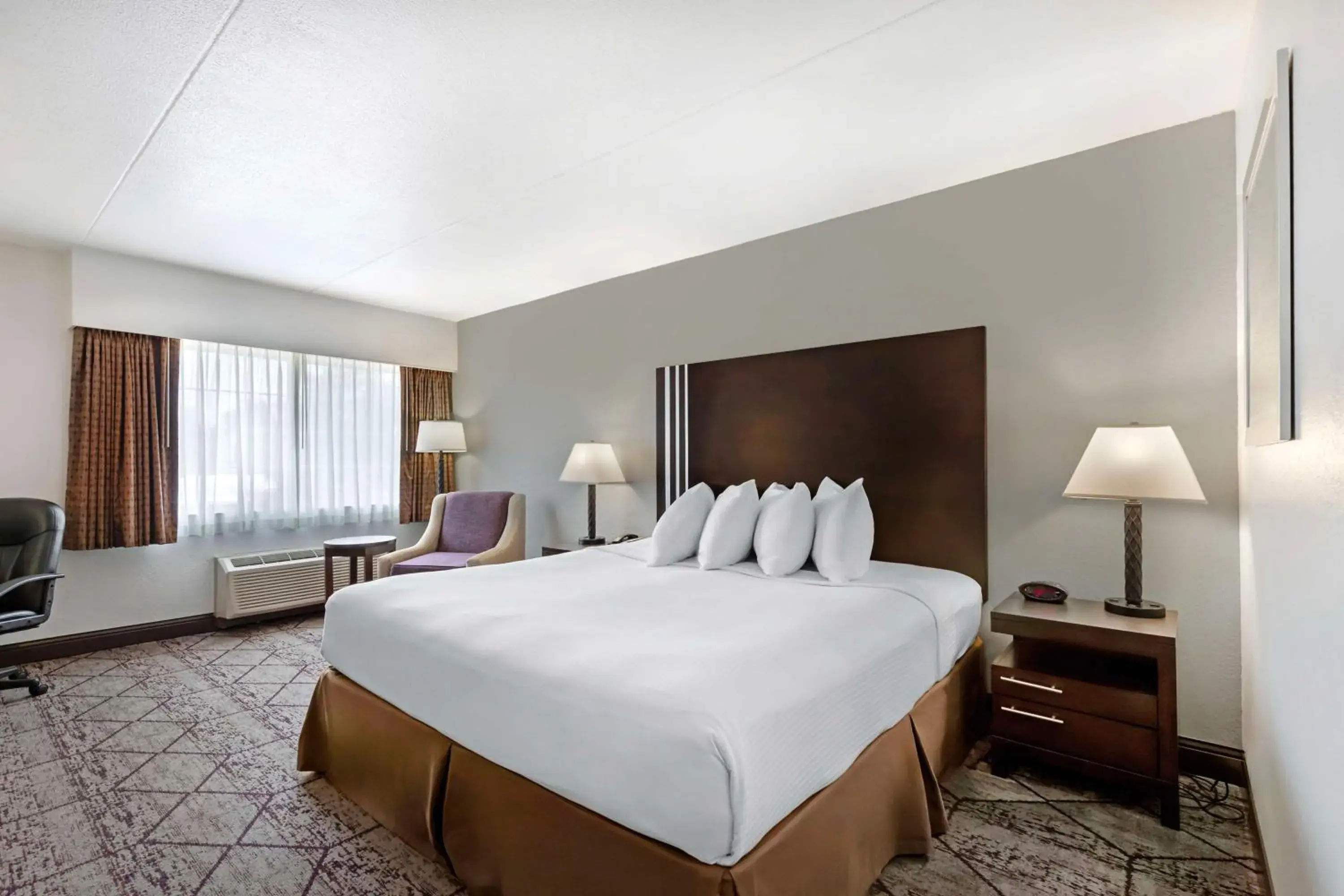 King Room - Non Smoking in Best Western Plus Longbranch Hotel & Convention Center King Room - Non Smoking in Best Western Plus Longbranch Hotel & Convention Center