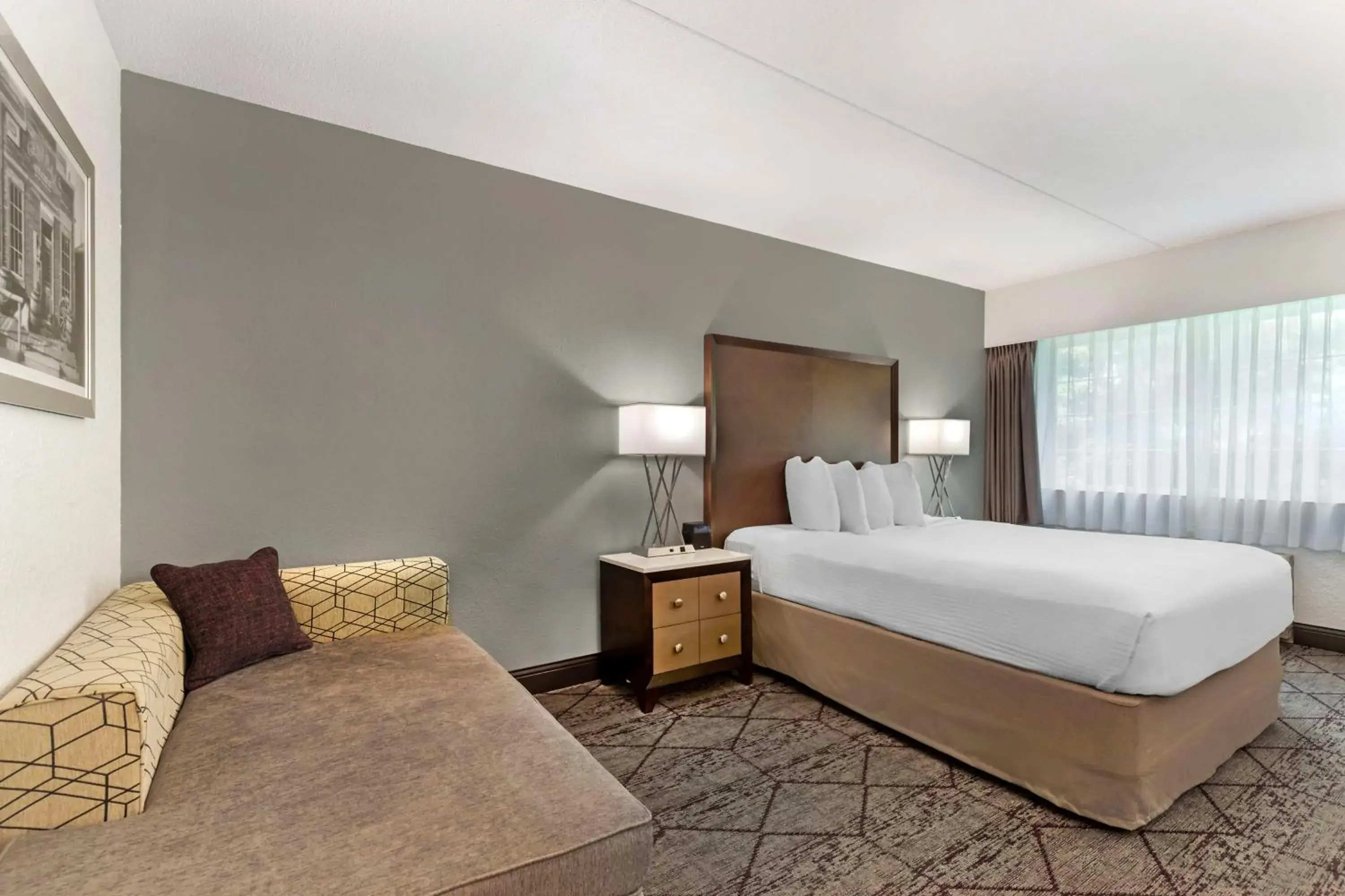 Bedroom, Bed in Best Western Plus Longbranch Hotel & Convention Center Bedroom, Bed in Best Western Plus Longbranch Hotel & Convention Center