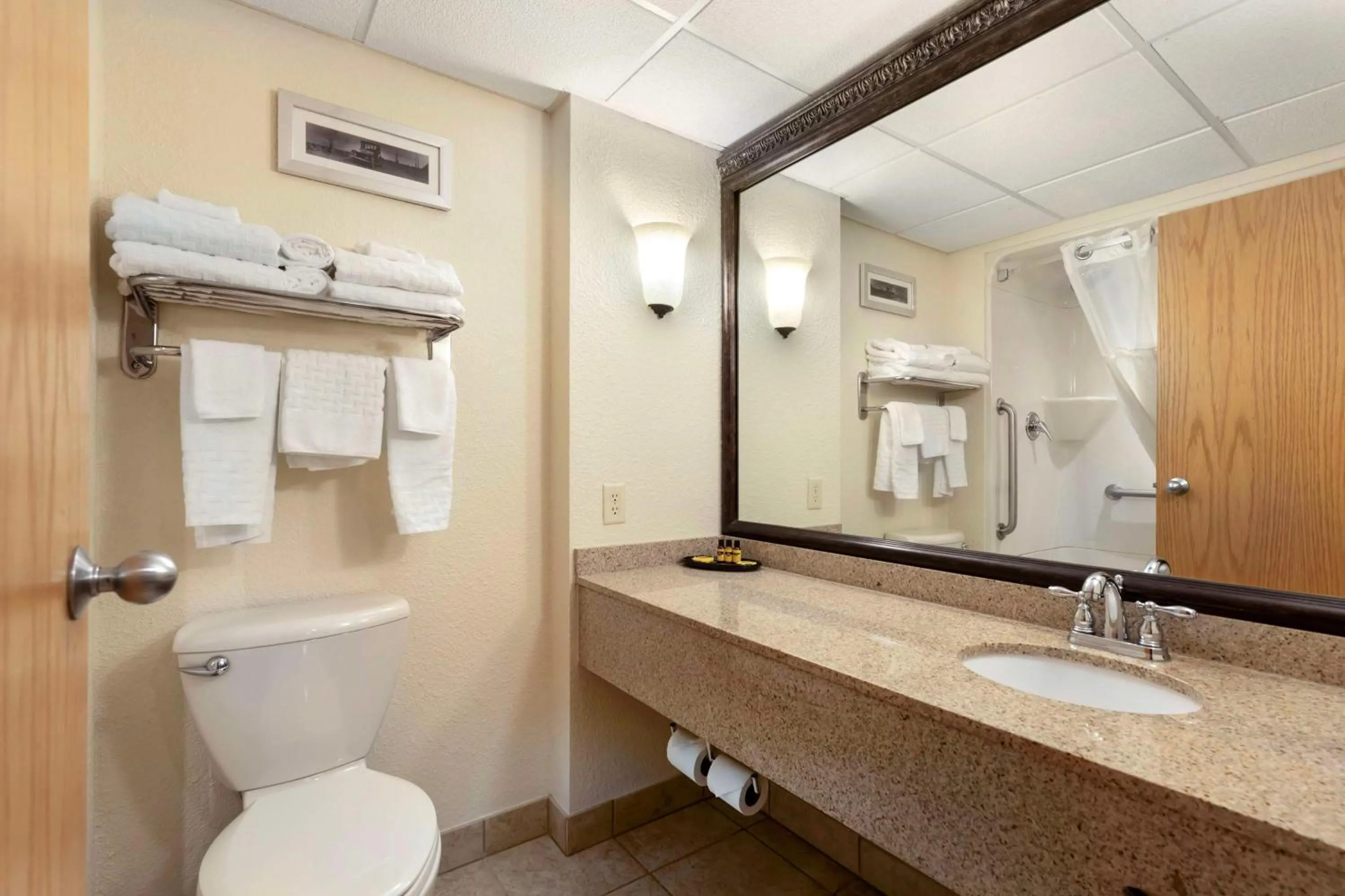 Bathroom in Best Western Plus Longbranch Hotel & Convention Center