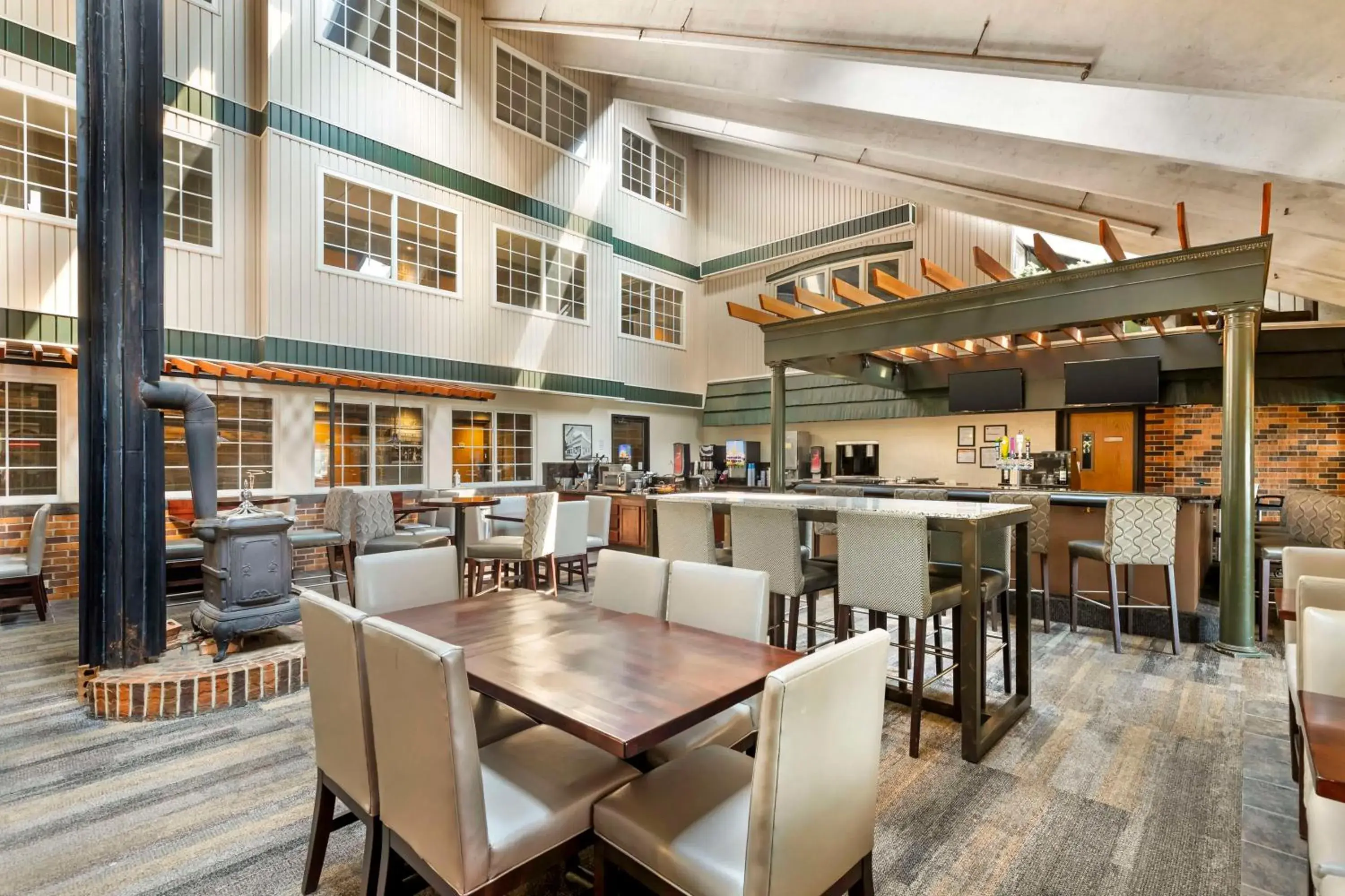 Property building in Best Western Plus Longbranch Hotel & Convention Center Property building in Best Western Plus Longbranch Hotel & Convention Center