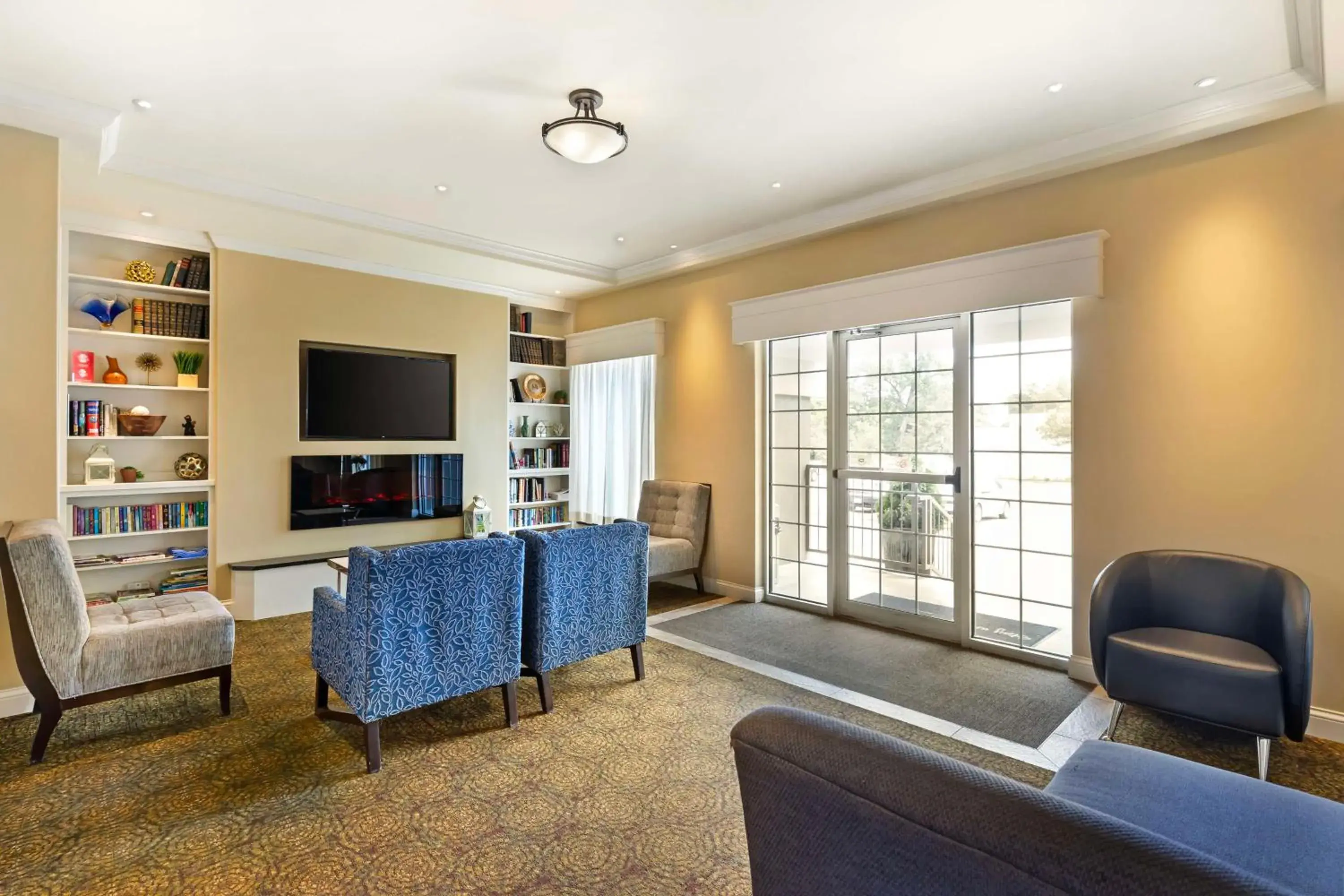 Lobby or reception in Best Western Plus Longbranch Hotel & Convention Center Lobby or reception in Best Western Plus Longbranch Hotel & Convention Center