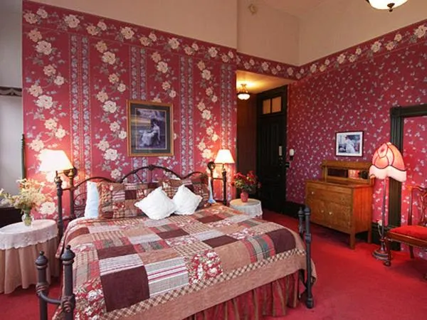 Bed in The Palace Hotel