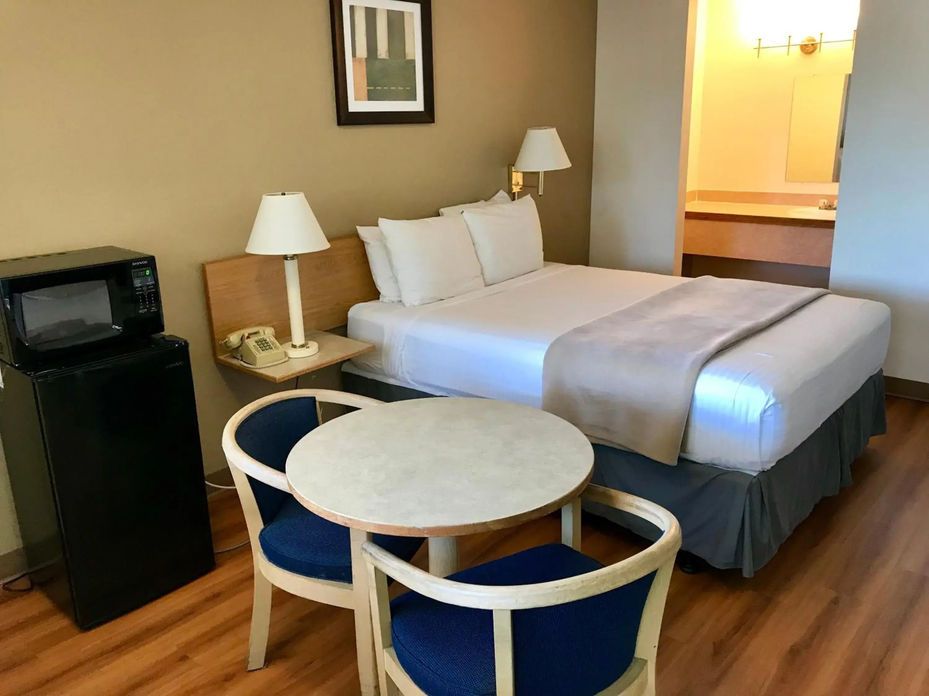 Bedroom, Bed in Sea-Tac Airport Value Inn Bedroom, Bed in Sea-Tac Airport Value Inn