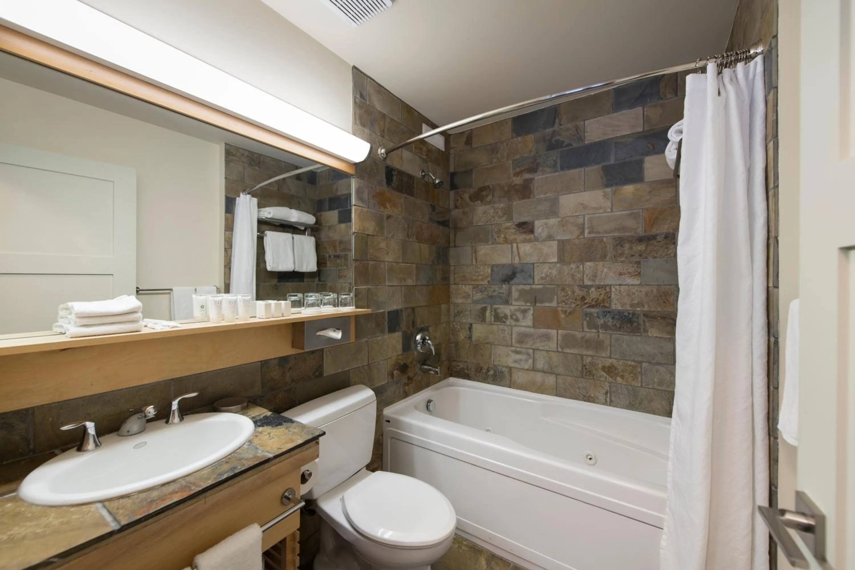 Bathroom in The Juniper Hotel & Bistro