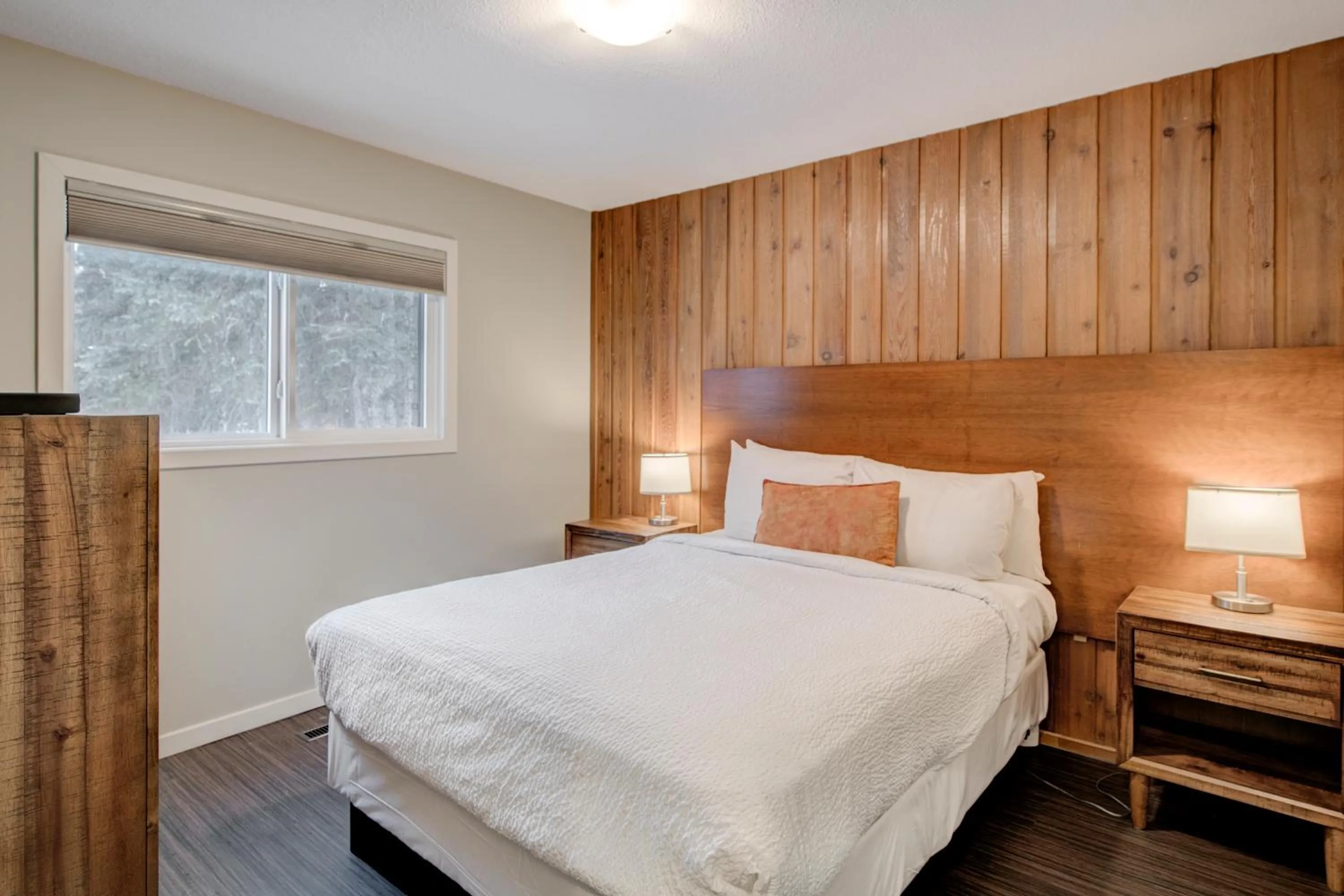 Bedroom, Bed in The Juniper Hotel & Bistro