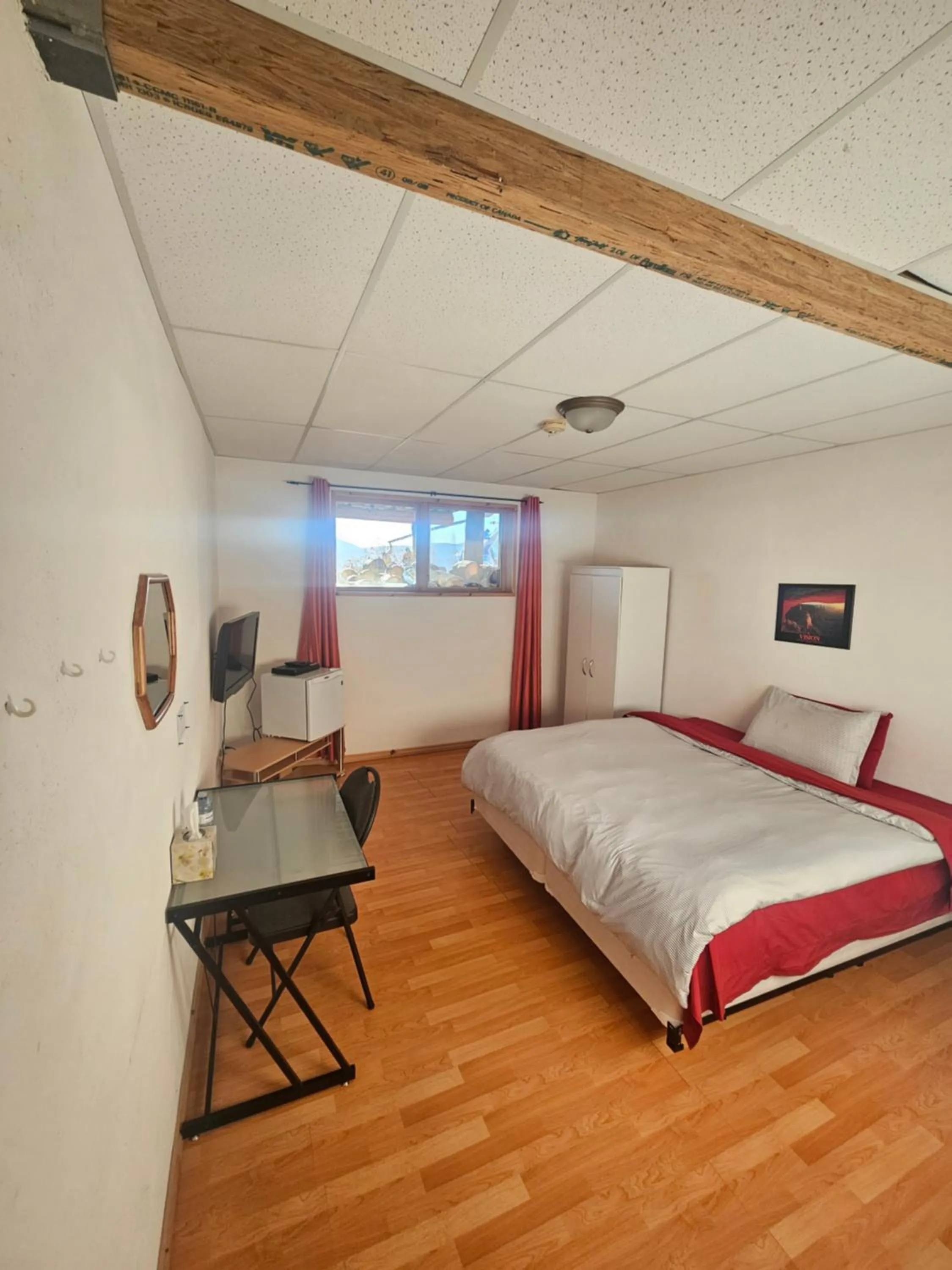 Photo of the whole room, Bed in Williston Lake Resort