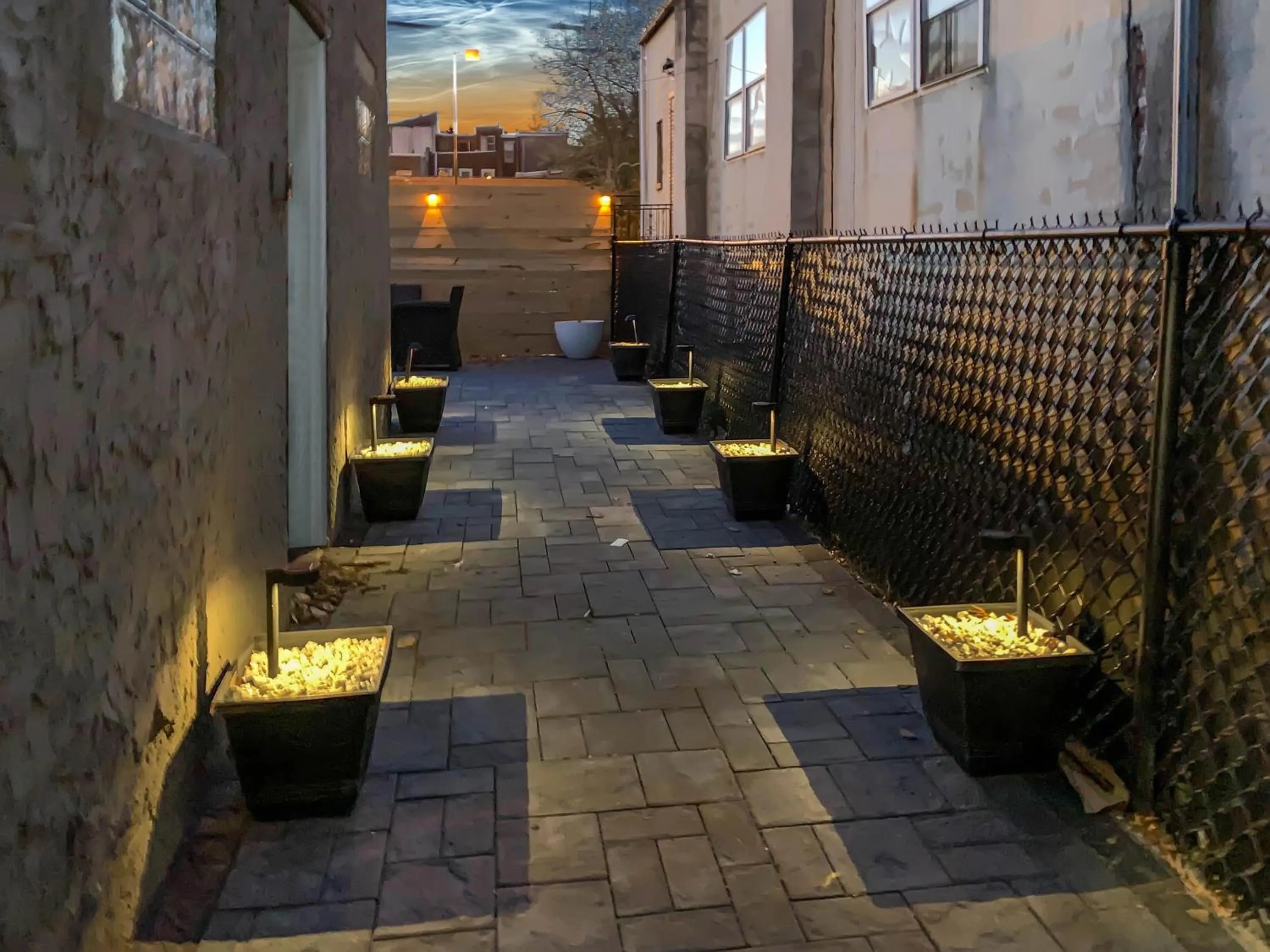 Philly Coed Dorm!! 15 Min Train to Center City!!