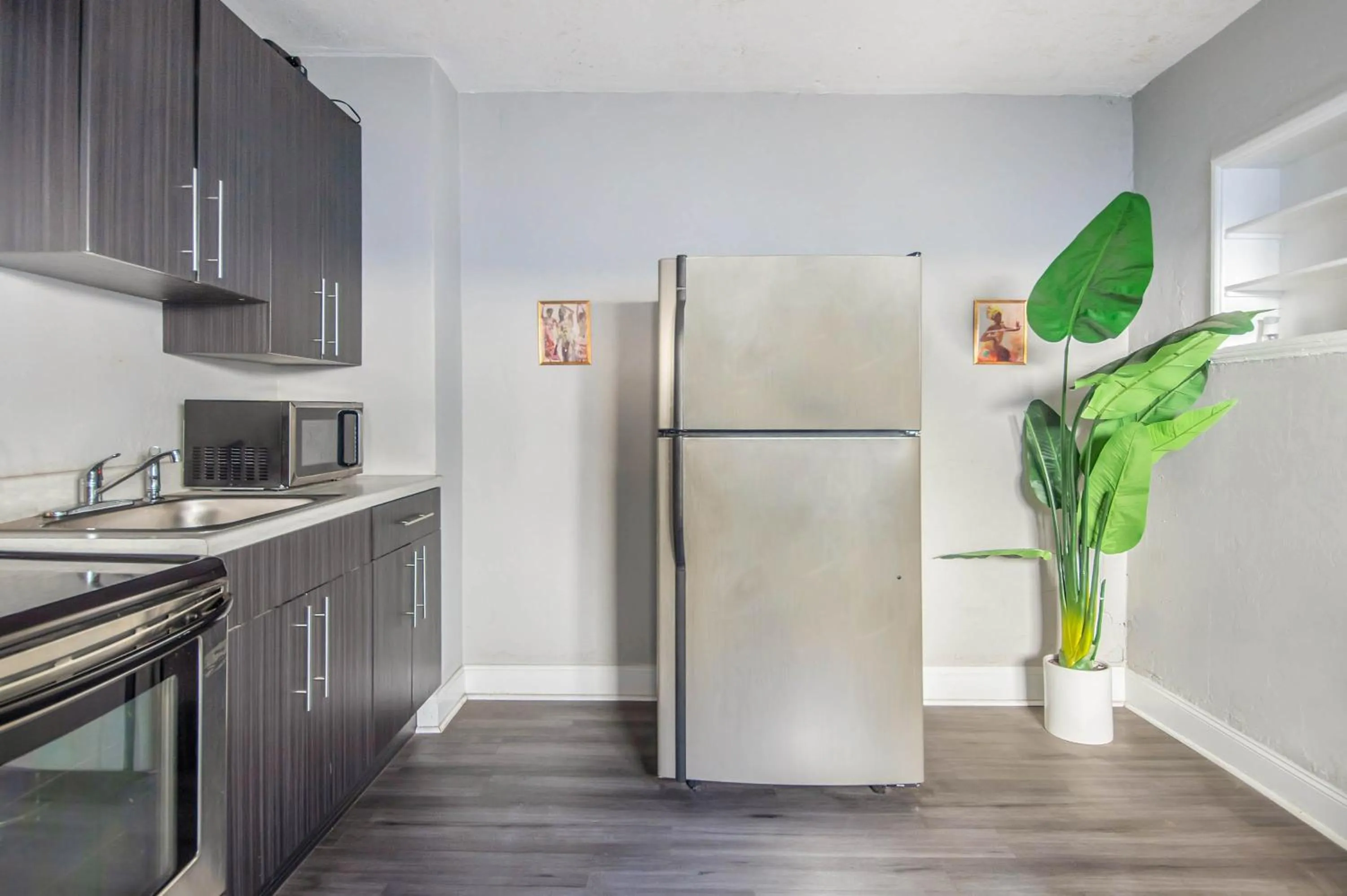 Philly Coed Dorm!! 15 Min Train to Center City!!