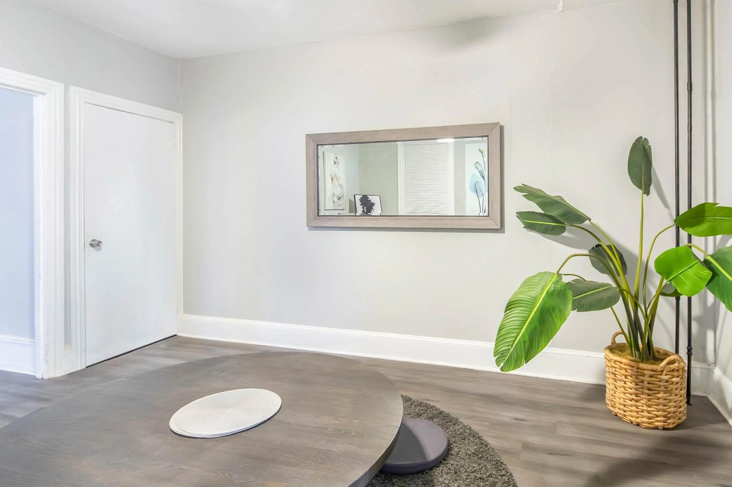 Philly Coed Dorm!! 15 Min Train to Center City!!