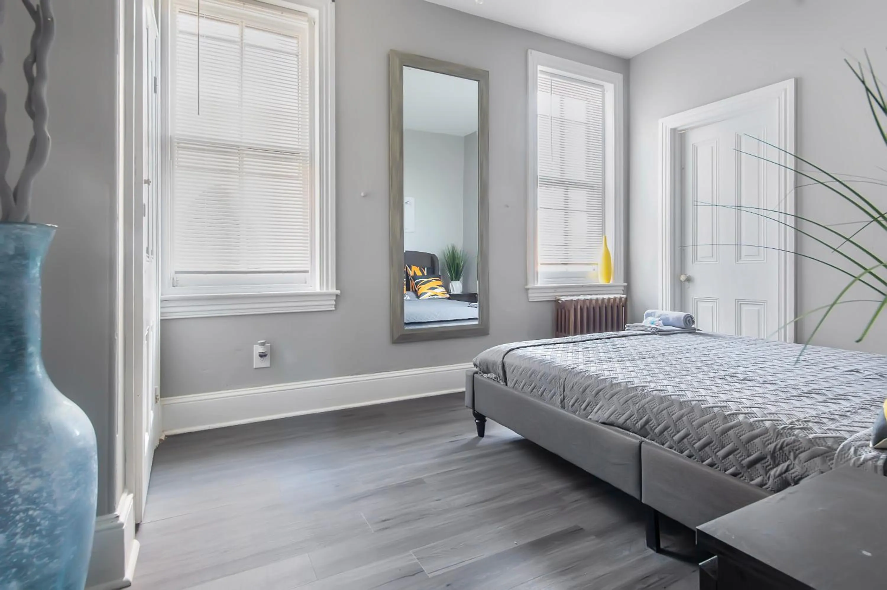 Bed in Philly Coed Dorm!! 15 Min Train to Center City!!