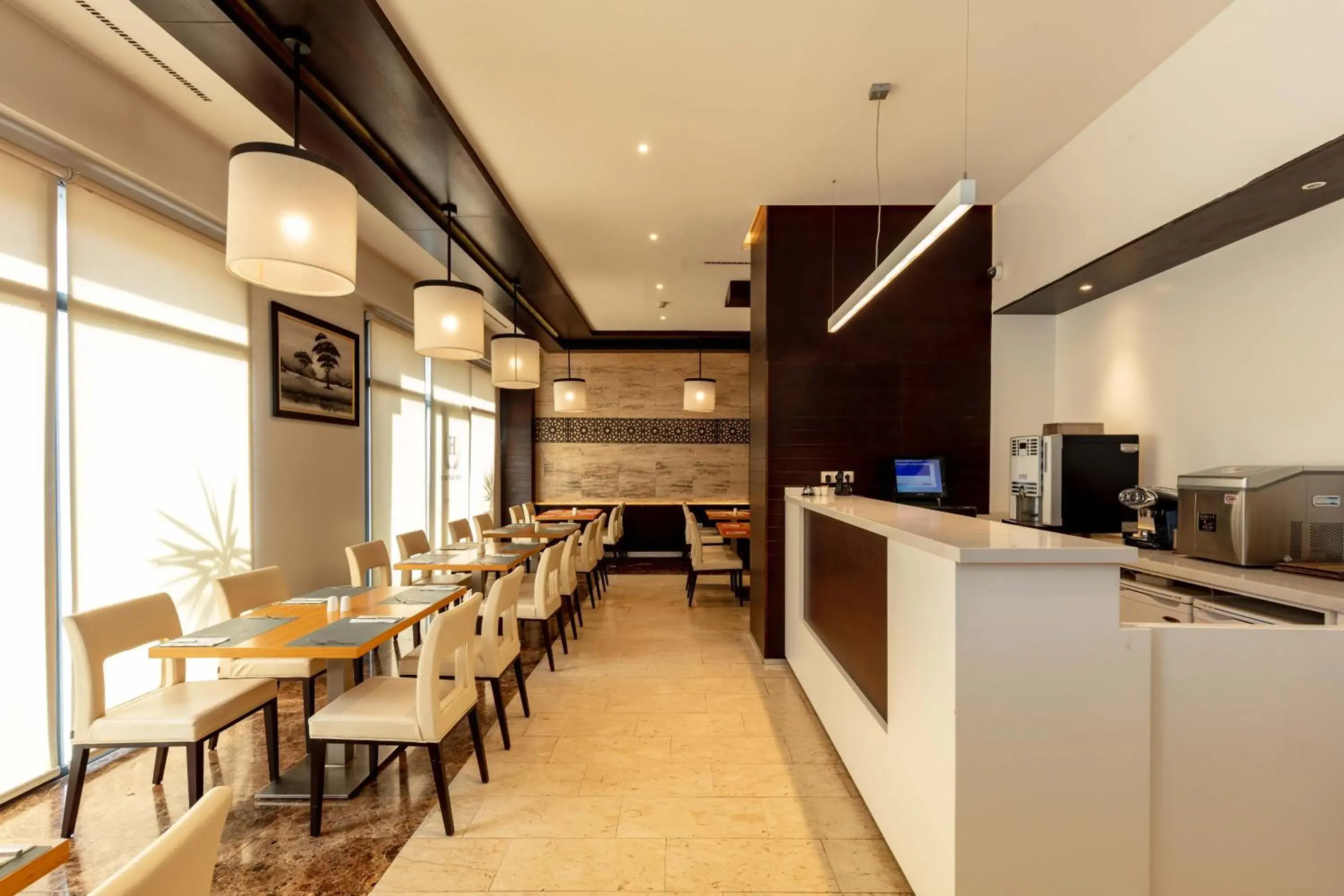 Restaurant/places to eat in Hotel Best Night 2 Restaurant/places to eat in Hotel Best Night 2