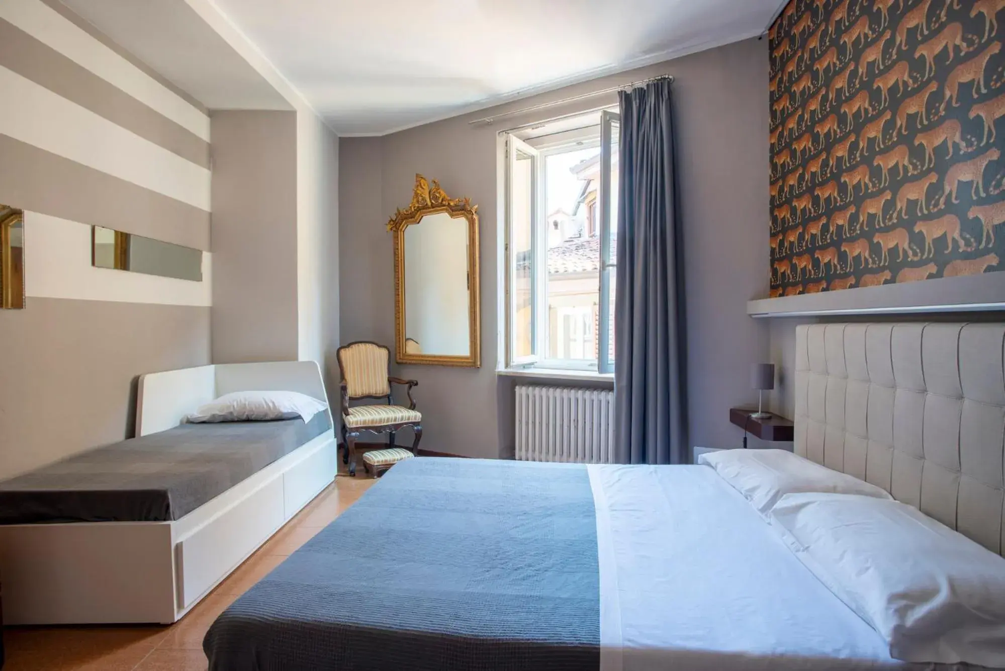 Triple Room with Private External Bathroom in Casa di Sofia Città Alta Triple Room with Private External Bathroom in Casa di Sofia Città Alta