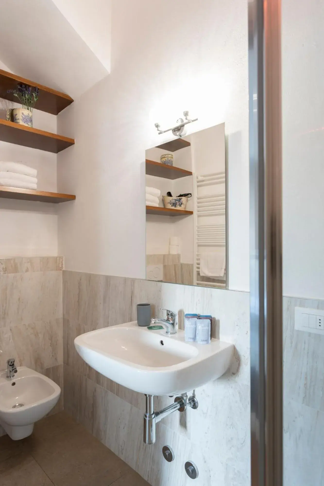 Triple Room with Private Bathroom in Casa di Sofia Città Alta Triple Room with Private Bathroom in Casa di Sofia Città Alta