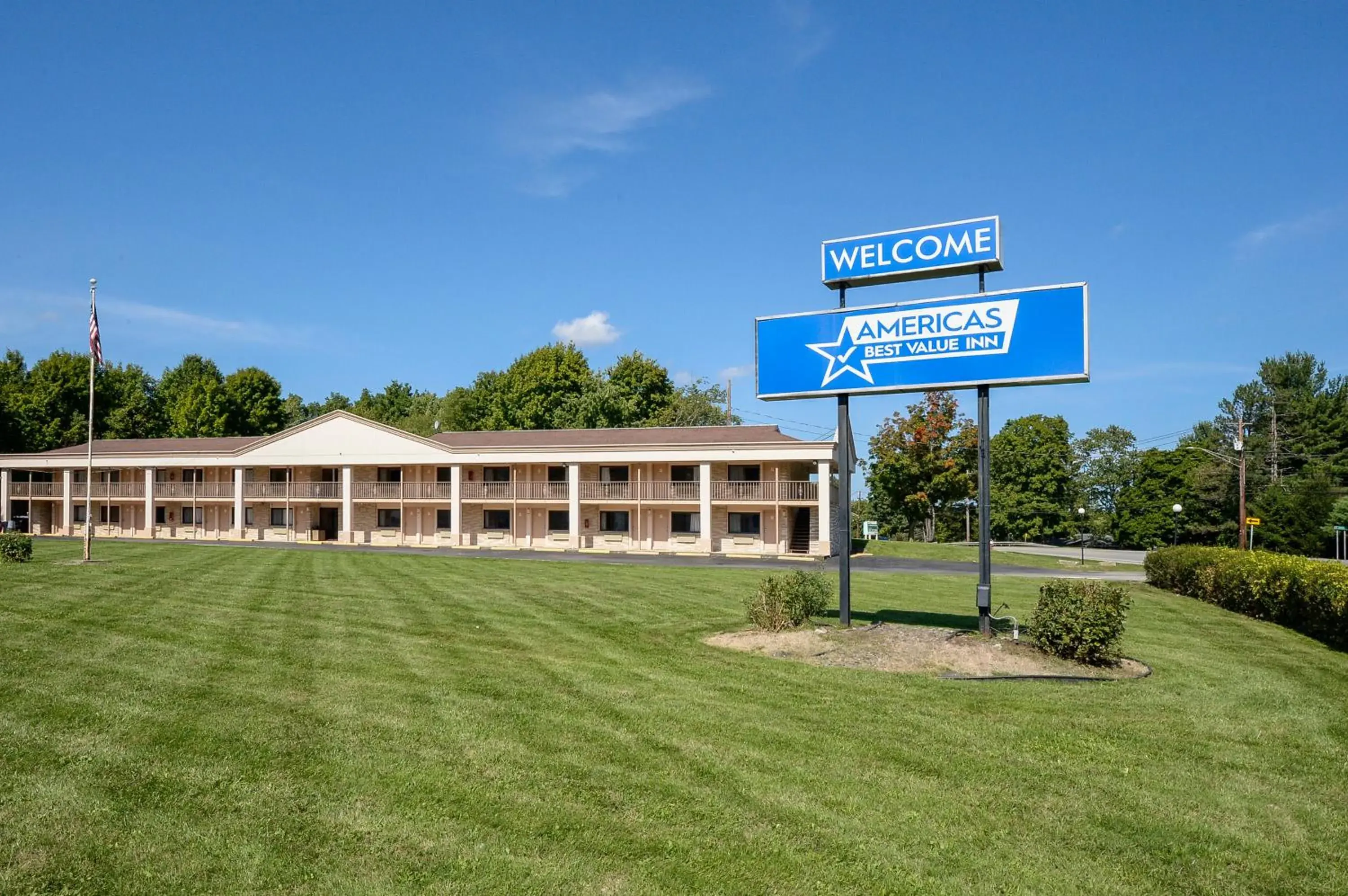 Property building in Americas Best Value Inn at Central Valley-Woodbury Property building in Americas Best Value Inn at Central Valley-Woodbury