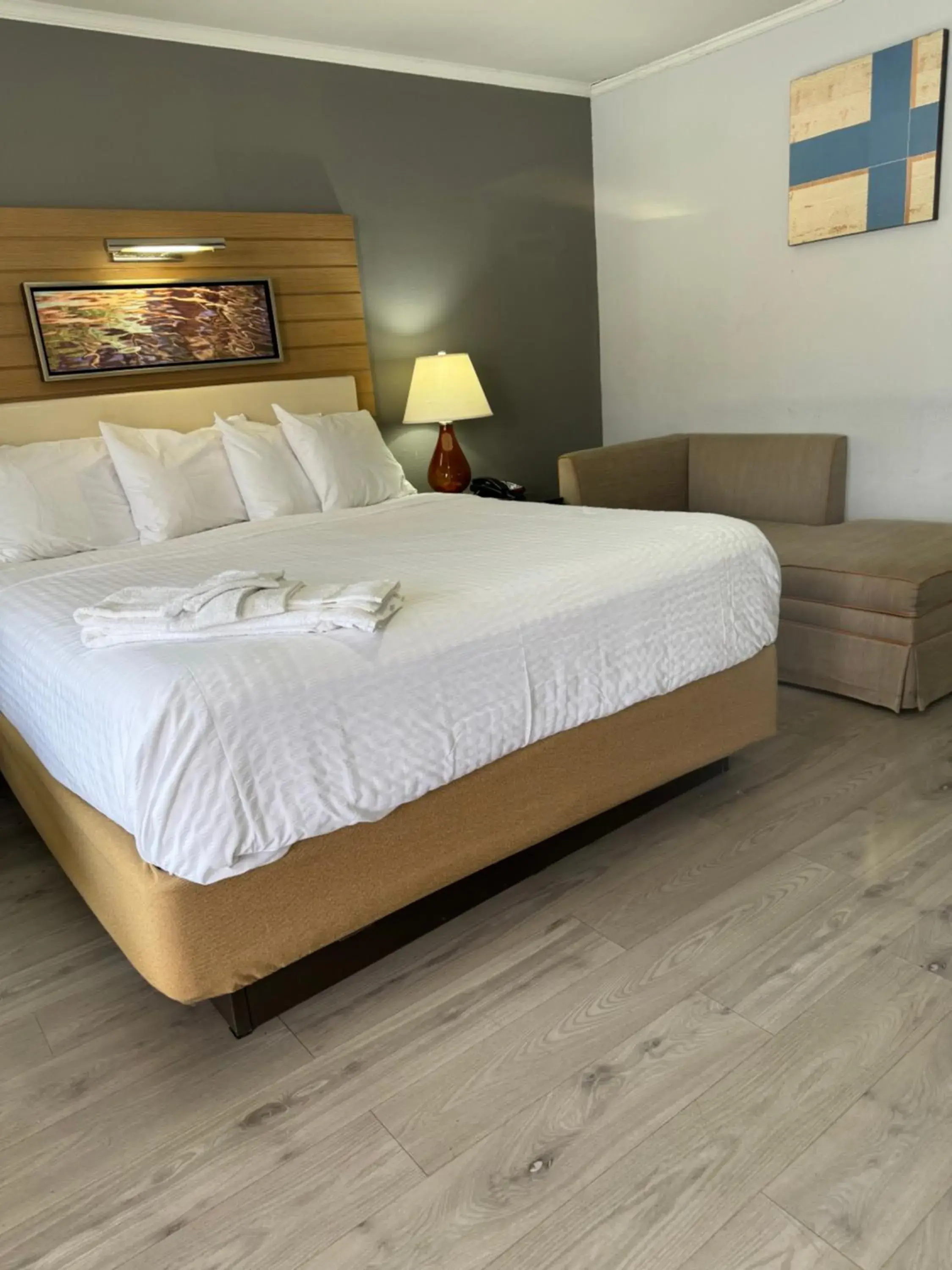 Photo of the whole room, Bed in Americas Best Value Inn at Central Valley-Woodbury Photo of the whole room, Bed in Americas Best Value Inn at Central Valley-Woodbury