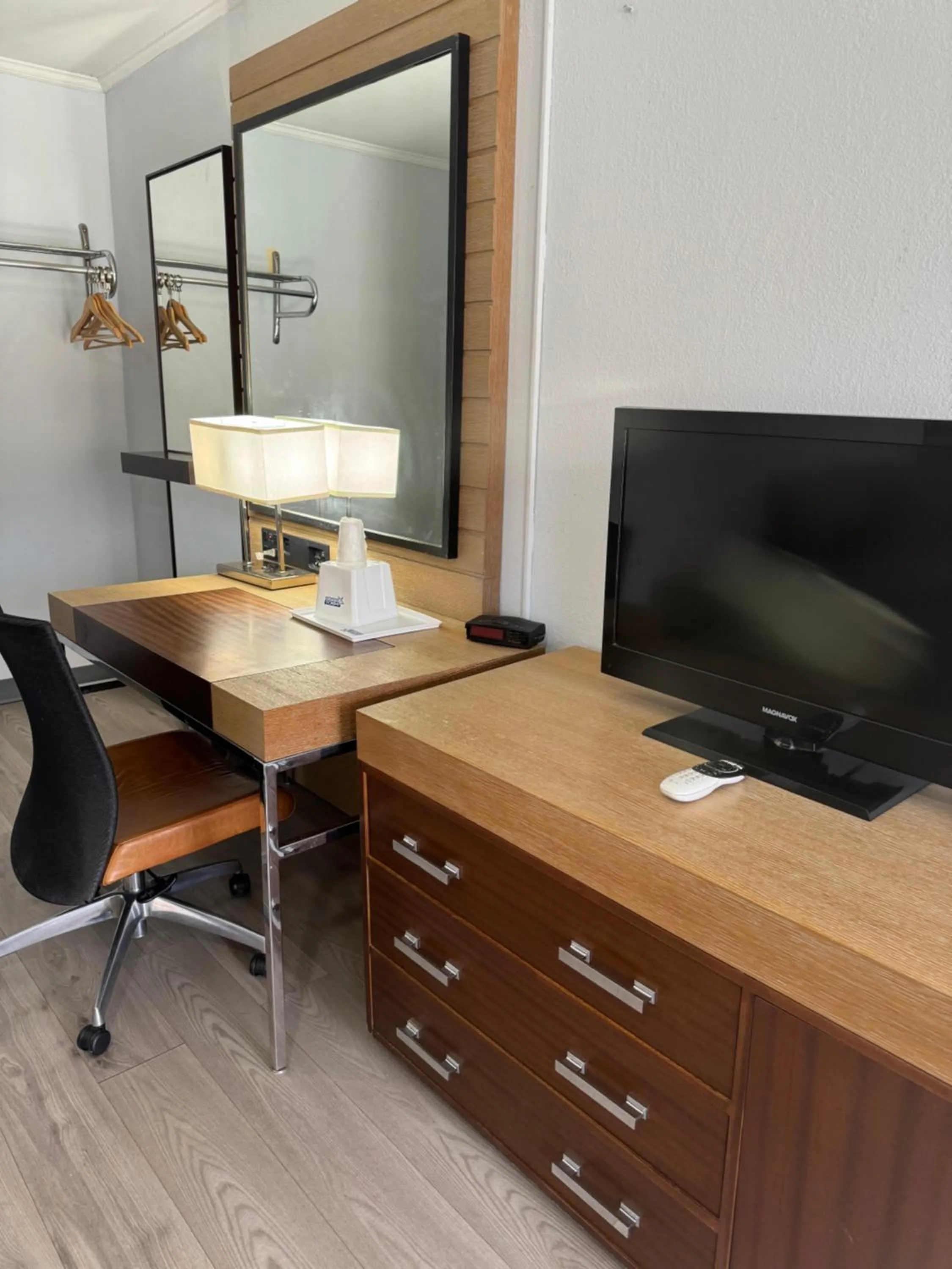 TV and multimedia in Americas Best Value Inn at Central Valley-Woodbury