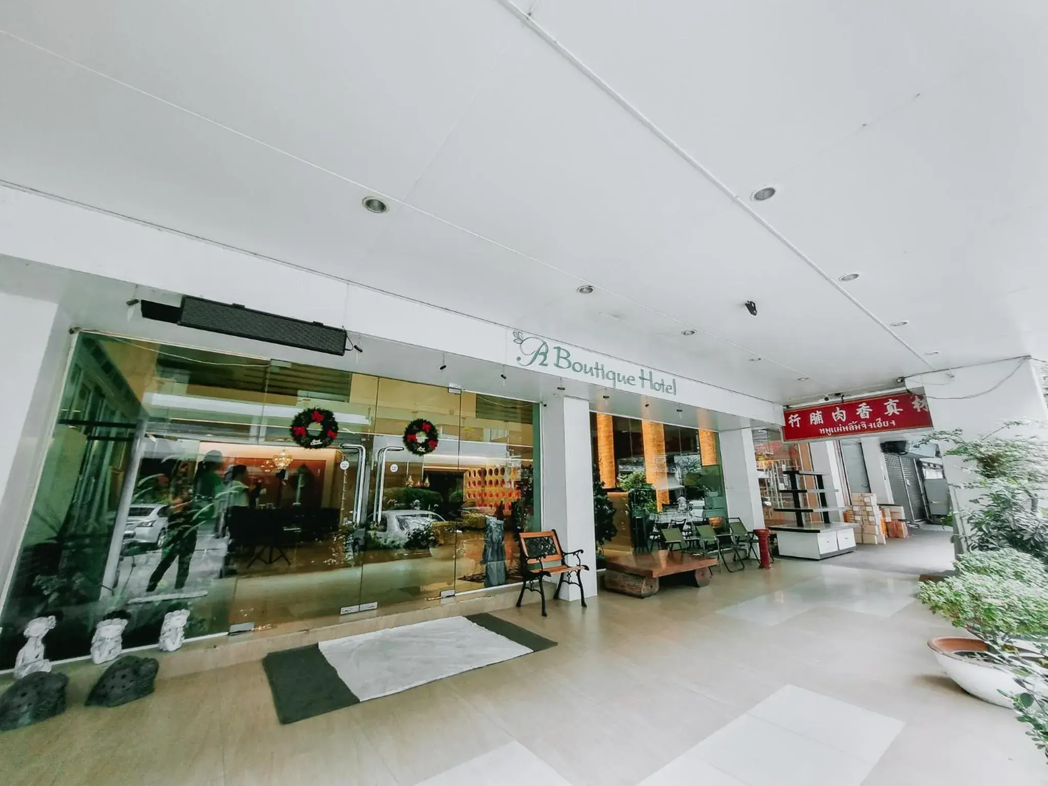 Facade/entrance in P2 Boutique Facade/entrance in P2 Boutique