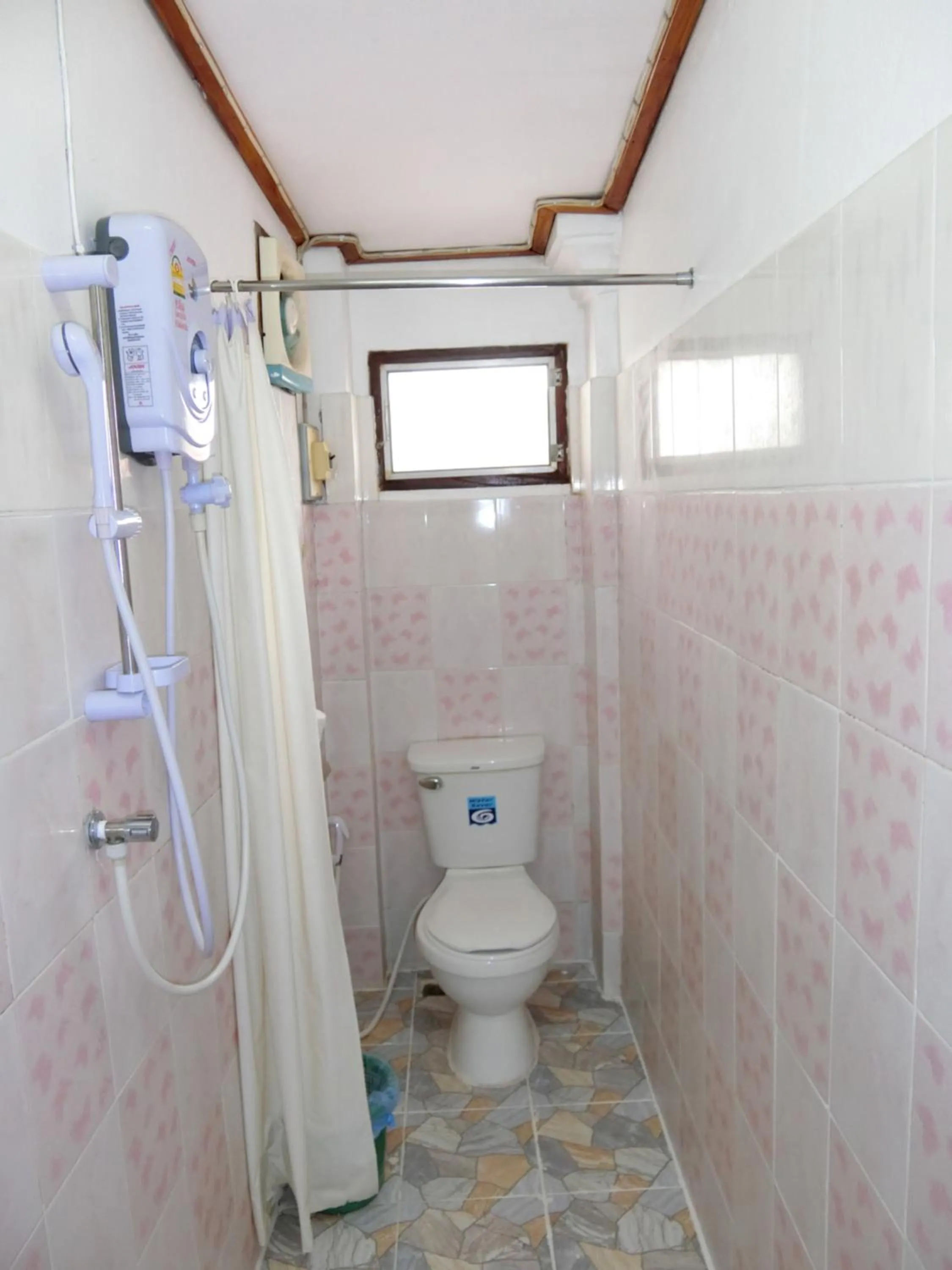 Toilet in Rattana Guesthouse