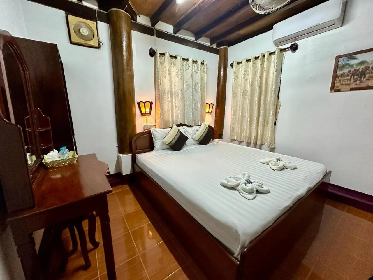 Photo of the whole room, Bed in Rattana Guesthouse