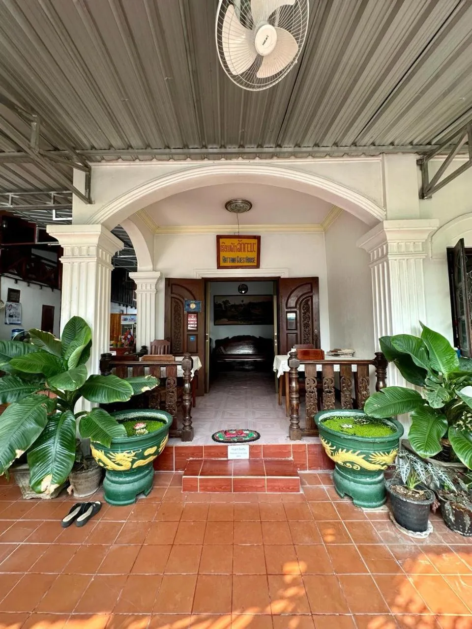 Facade/entrance in Rattana Guesthouse