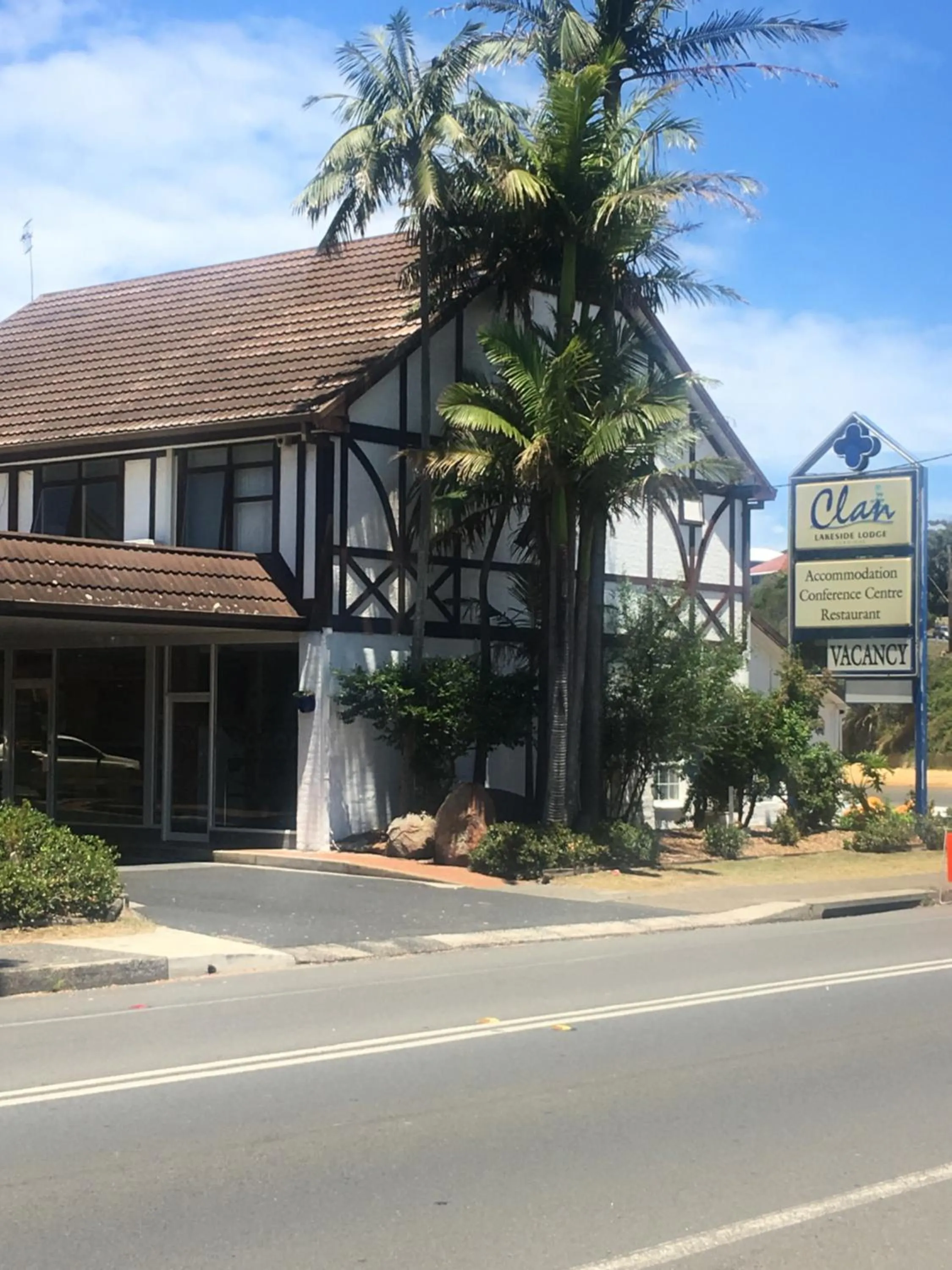 Facade/entrance in The Clan Terrigal