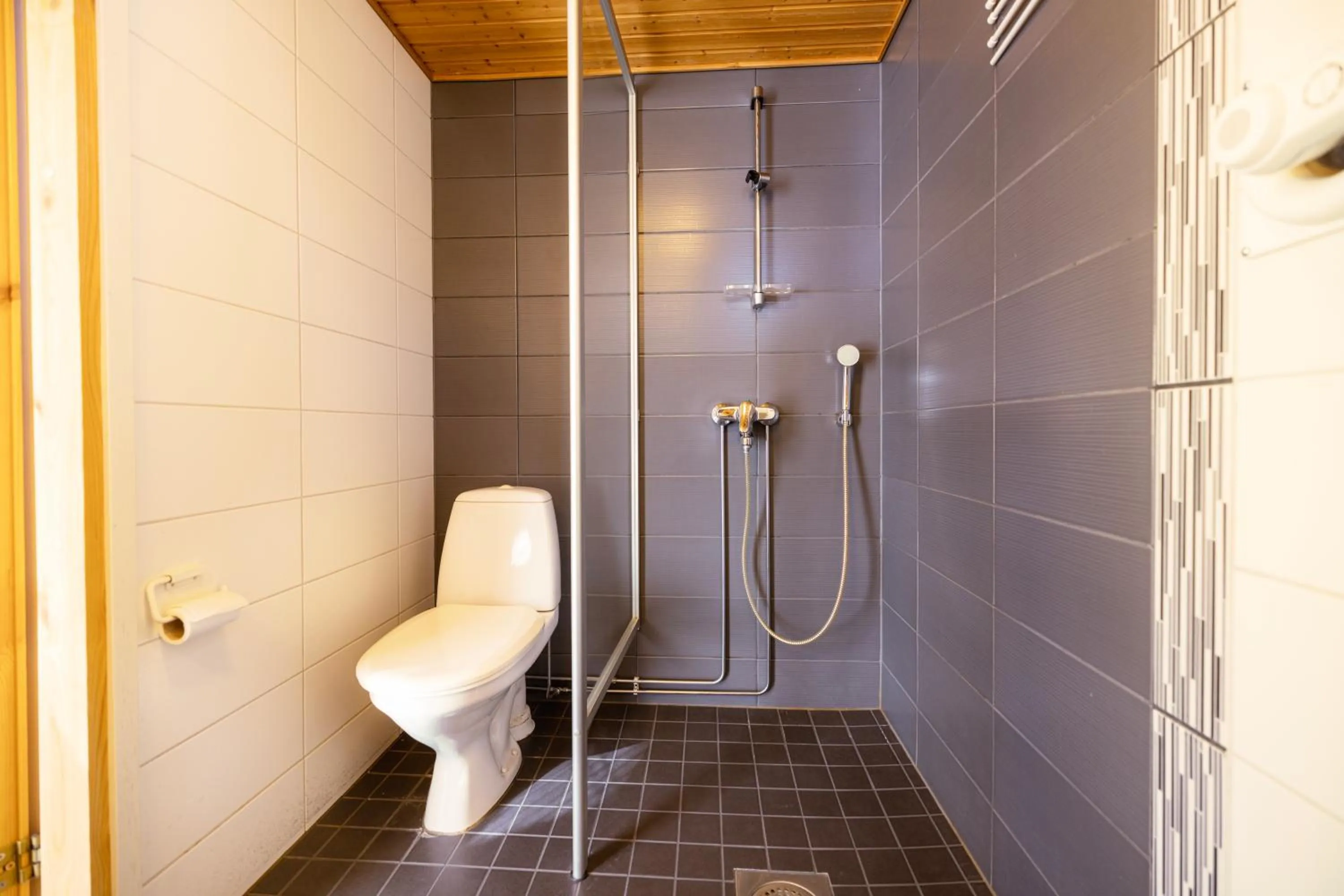 Shower in Nallikari Seaside Cottages