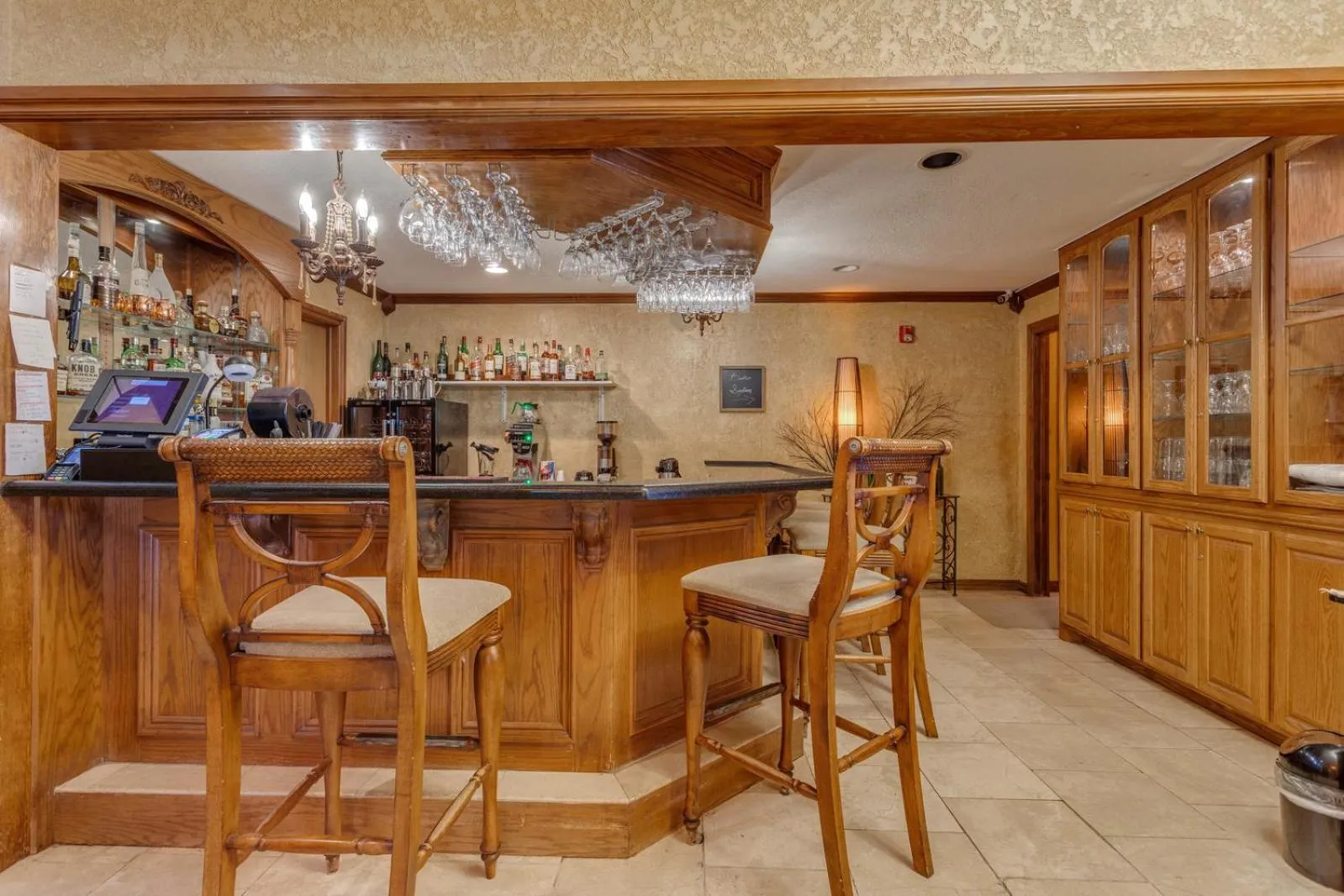 Restaurant/places to eat in The Whispering Pines Inn