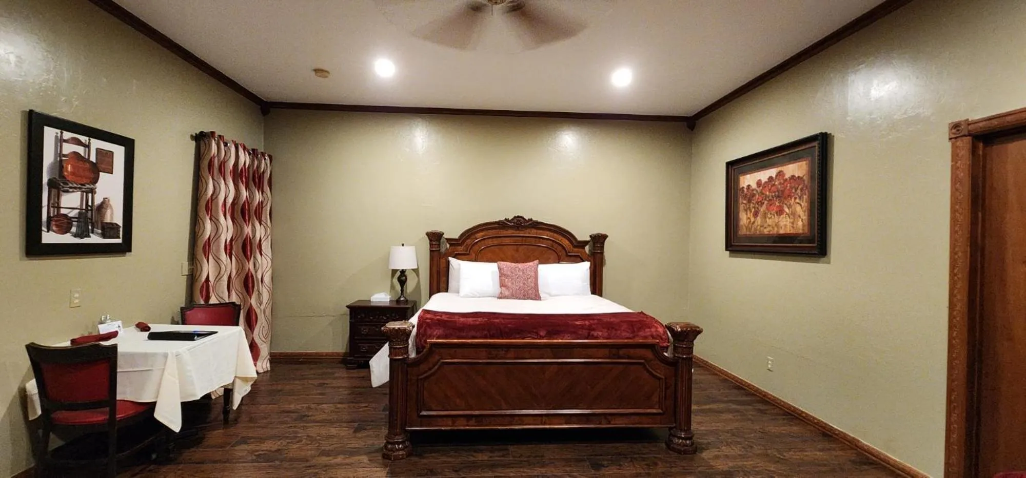 Bed in The Whispering Pines Inn
