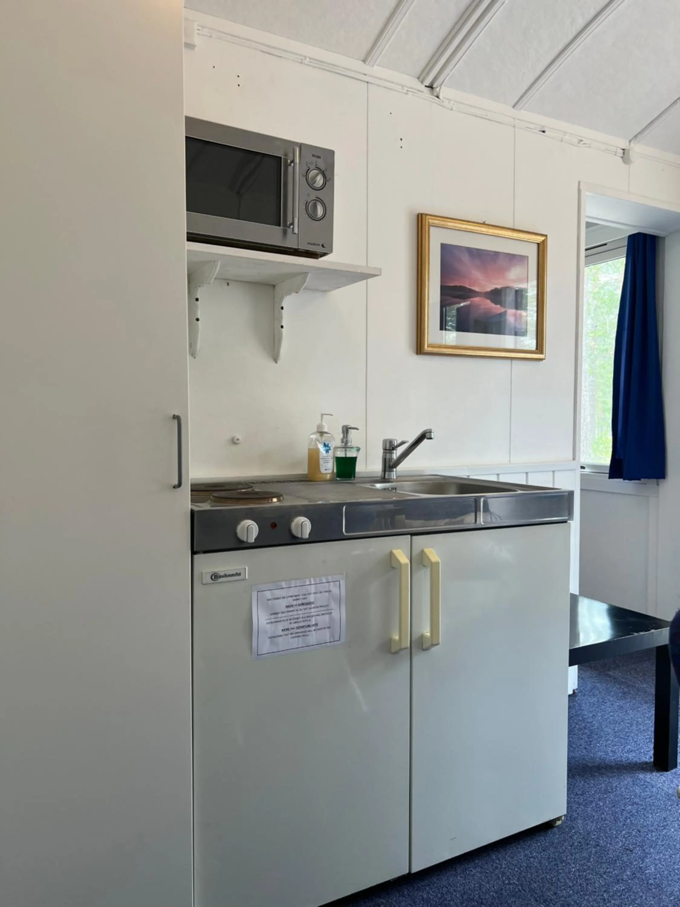 Rena HOSTEL EINARA
