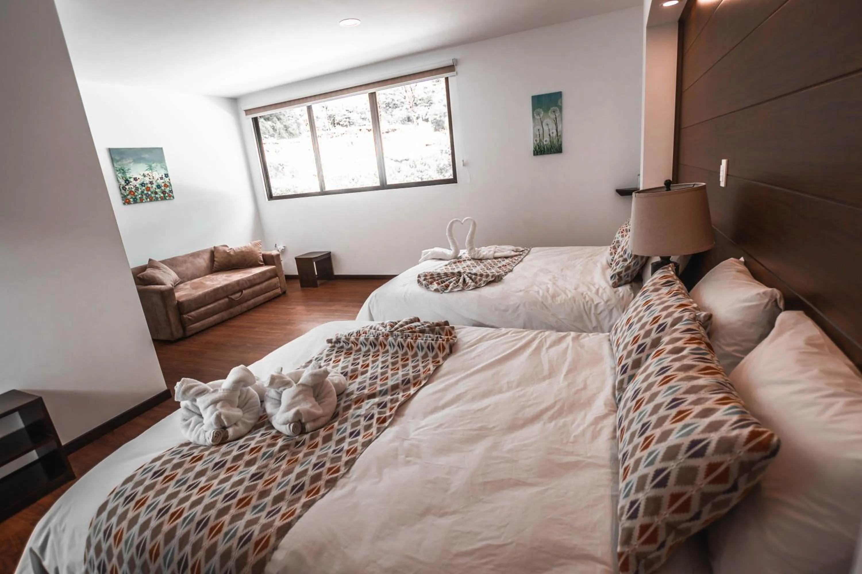 Photo of the whole room, Bed in Burbi Lake Lodge Monteverde