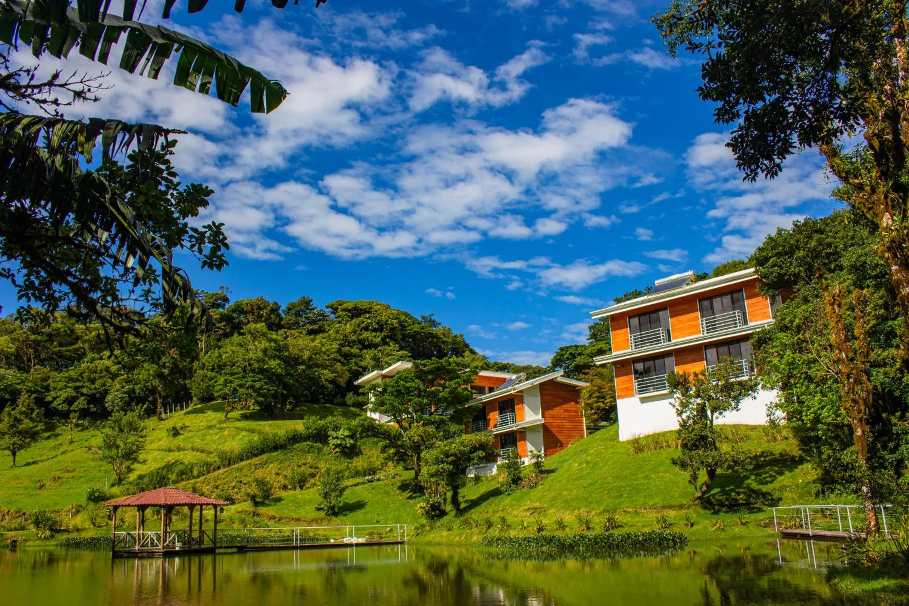 Lake view in Burbi Lake Lodge Monteverde