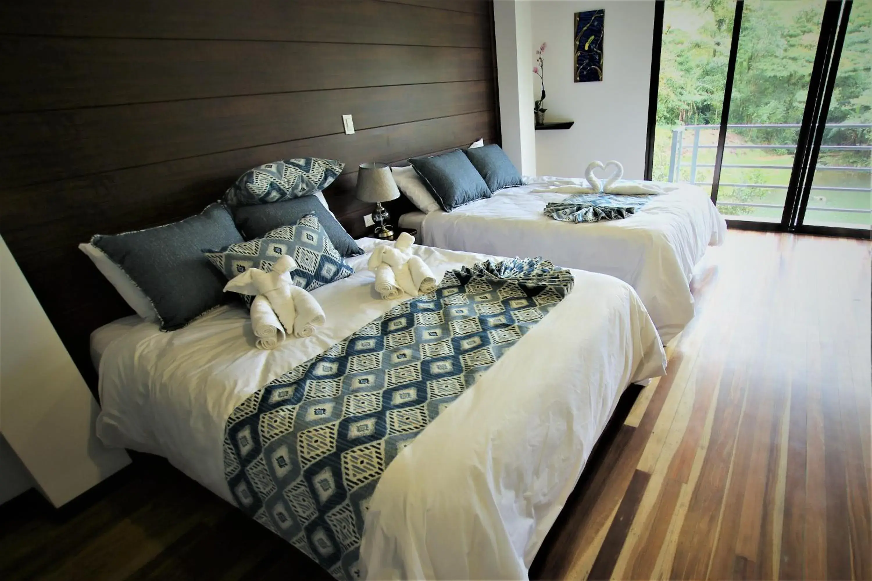 Bed in Burbi Lake Lodge Monteverde Bed in Burbi Lake Lodge Monteverde