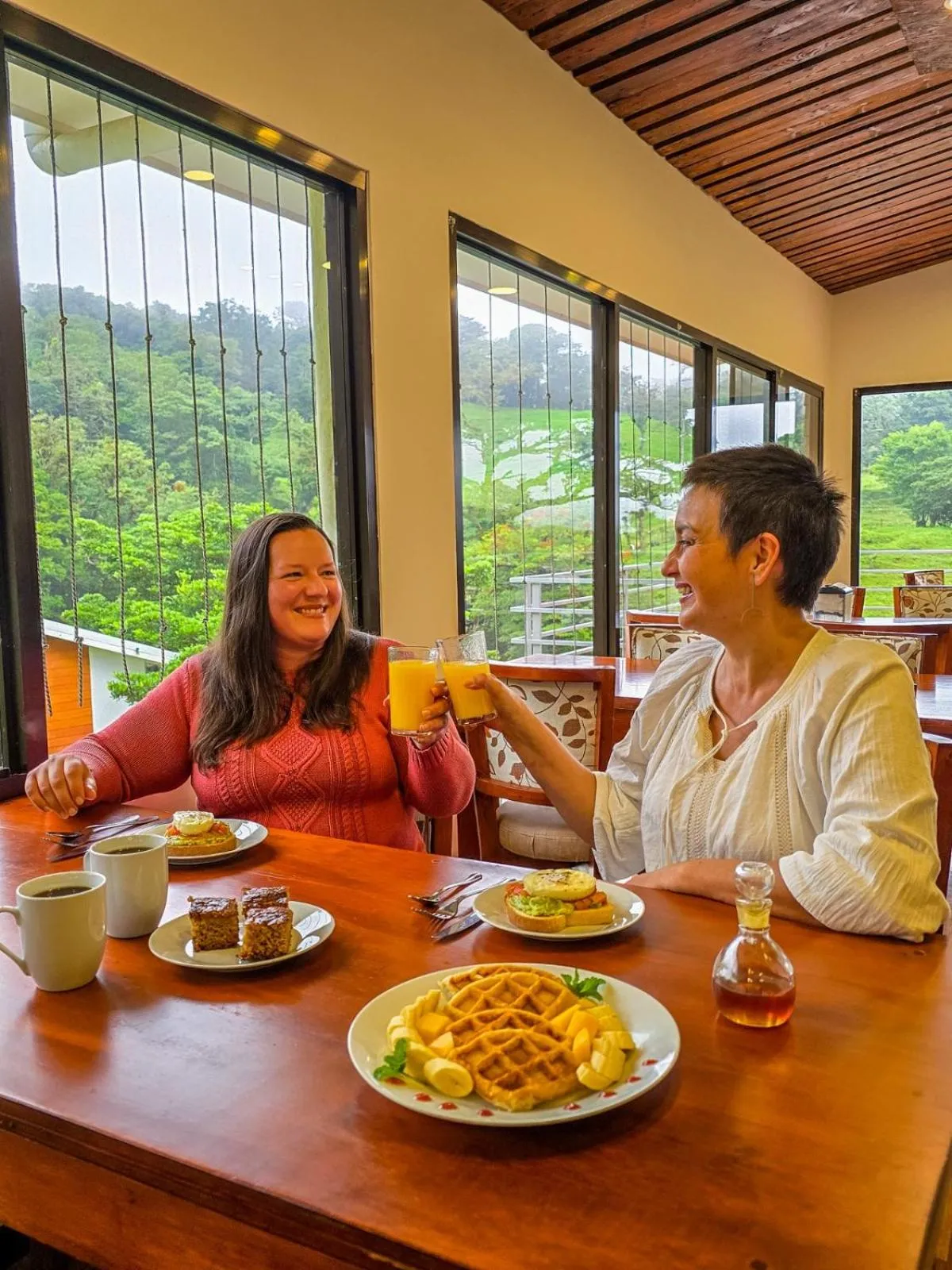 Property building in Burbi Lake Lodge Monteverde