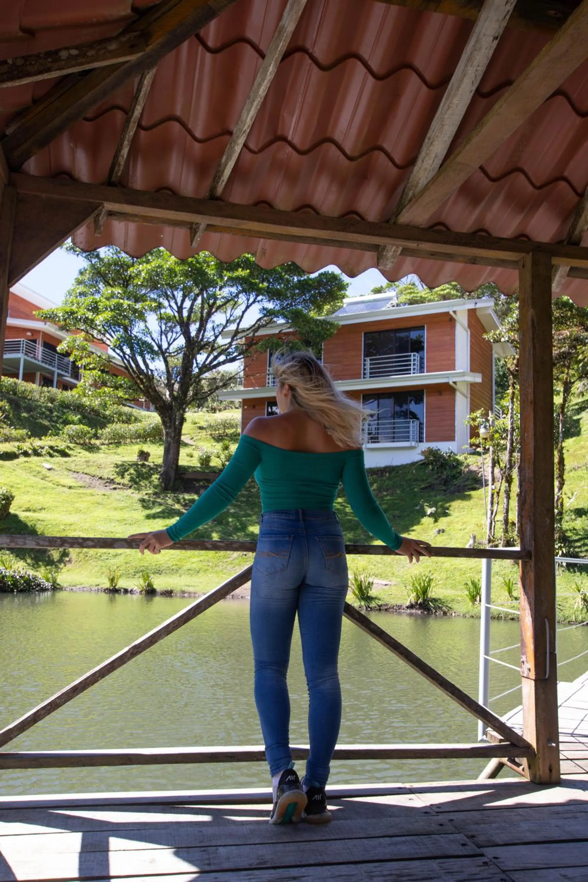Lake view in Burbi Lake Lodge Monteverde