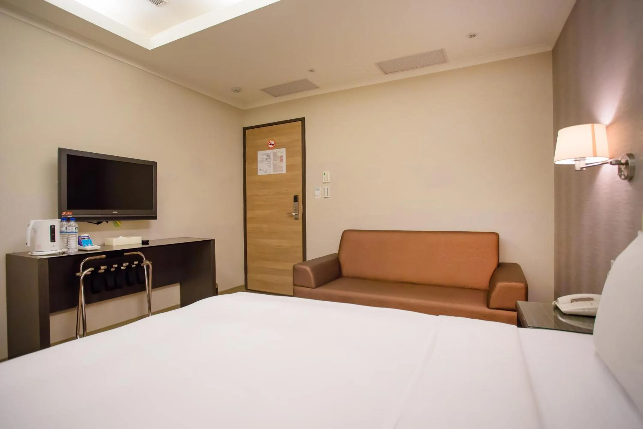 Photo of the whole room, Bed in Garden Hotel