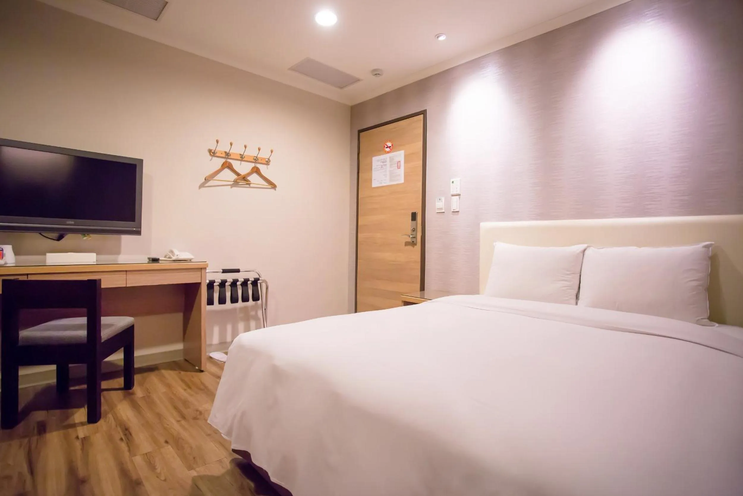 Photo of the whole room, Bed in Garden Hotel