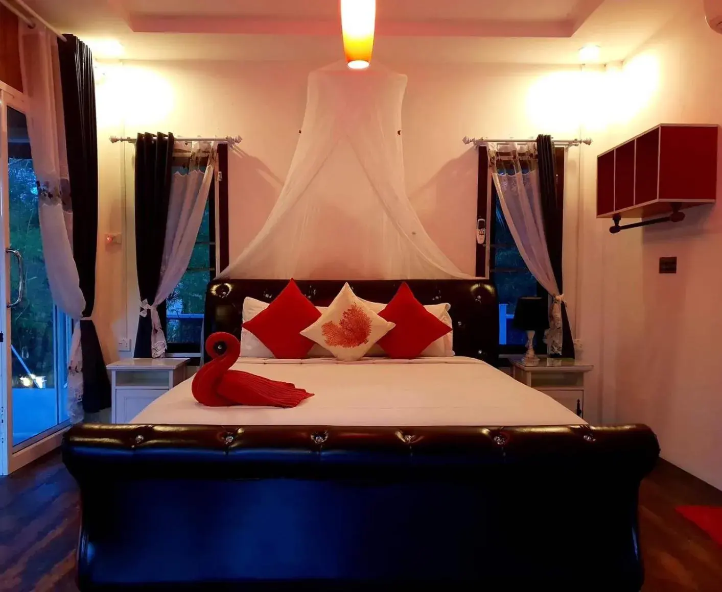 Bed in Phangan Cove Beach Resort Bed in Phangan Cove Beach Resort