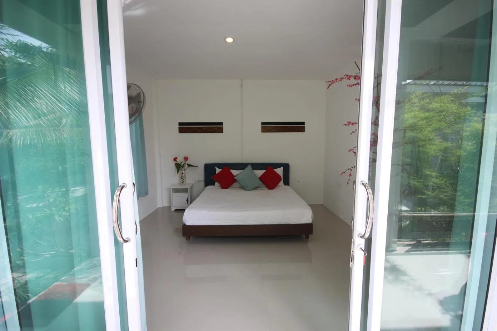 Bed in Phangan Cove Beach Resort