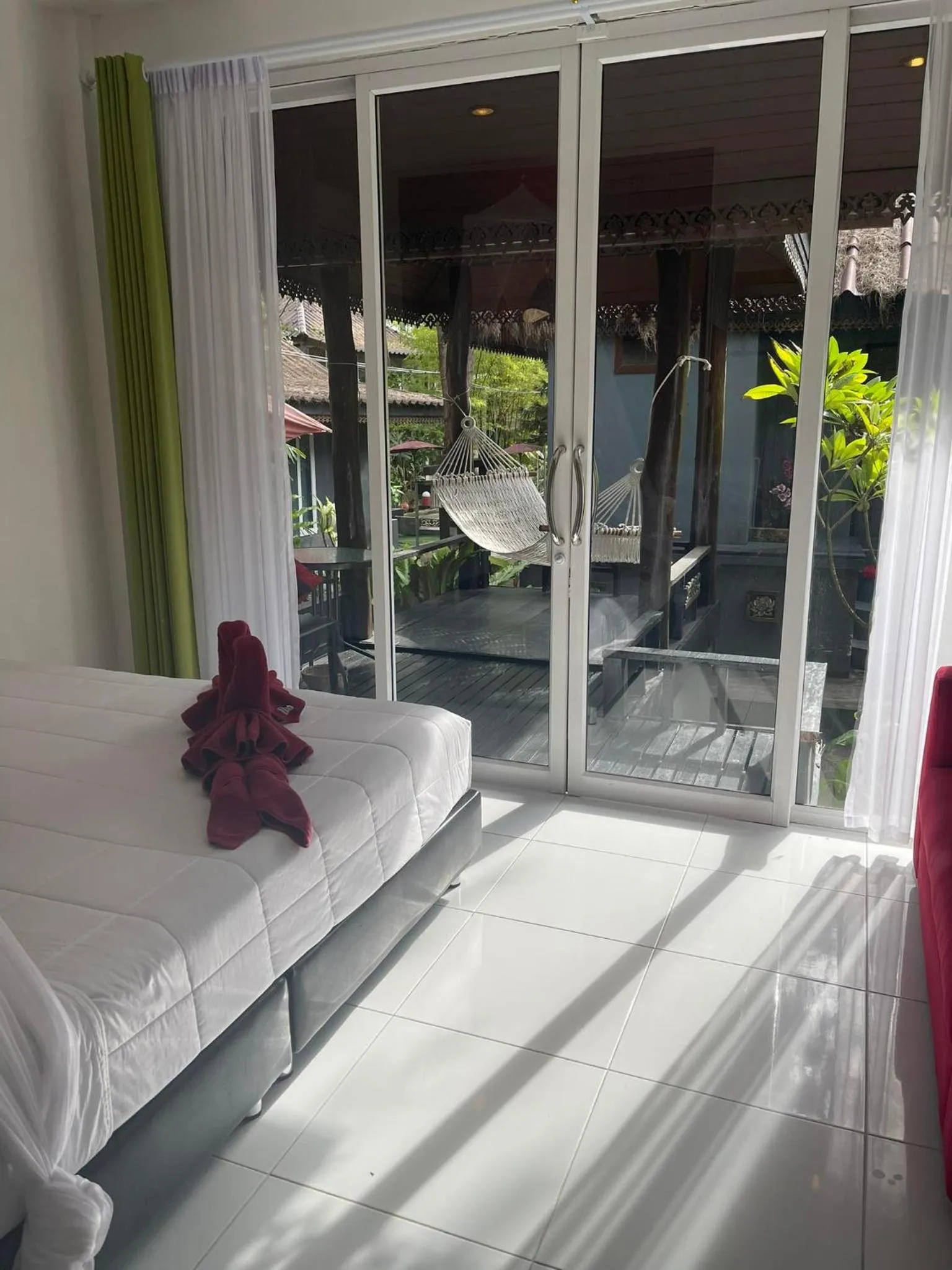 Bed in Phangan Cove Beach Resort